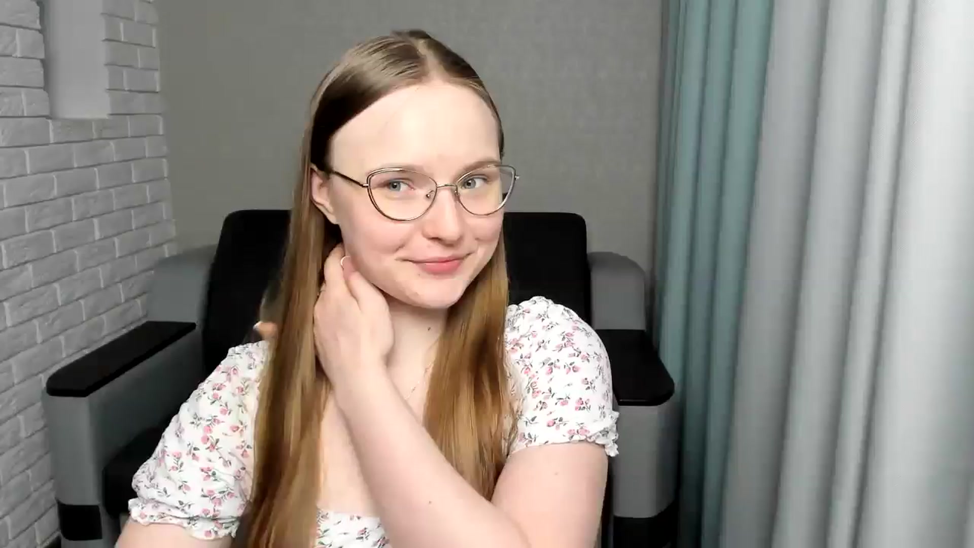 Gallery image thumbnail from Shy_Melany's myfreecams stream on, 03/06/2025, 24:21 image 16 of 20