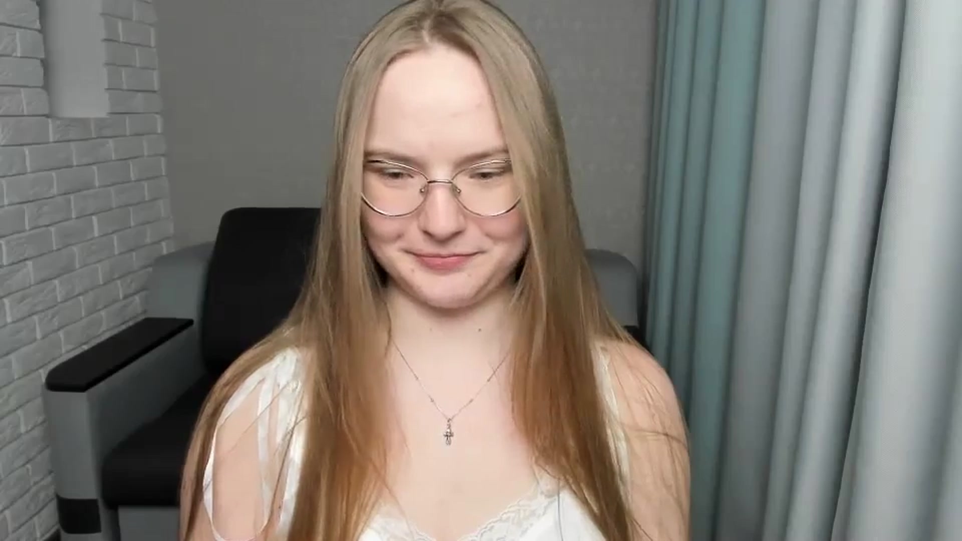 Gallery image thumbnail from Shy_Melany's myfreecams stream on, 03/07/2025, 22:25 image 12 of 20