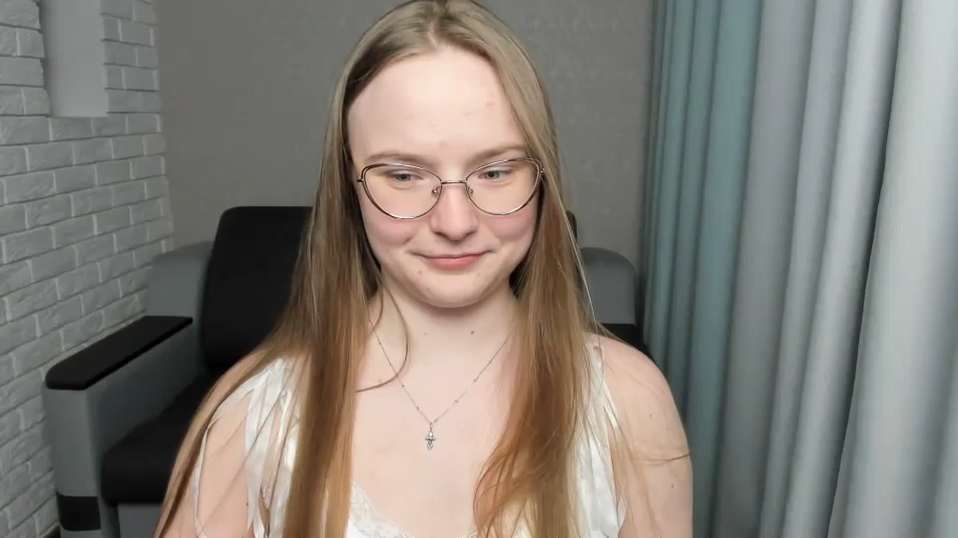 Gallery image thumbnail from Shy_Melany's myfreecams stream on, 03/07/2025, 22:25 image 14 of 20