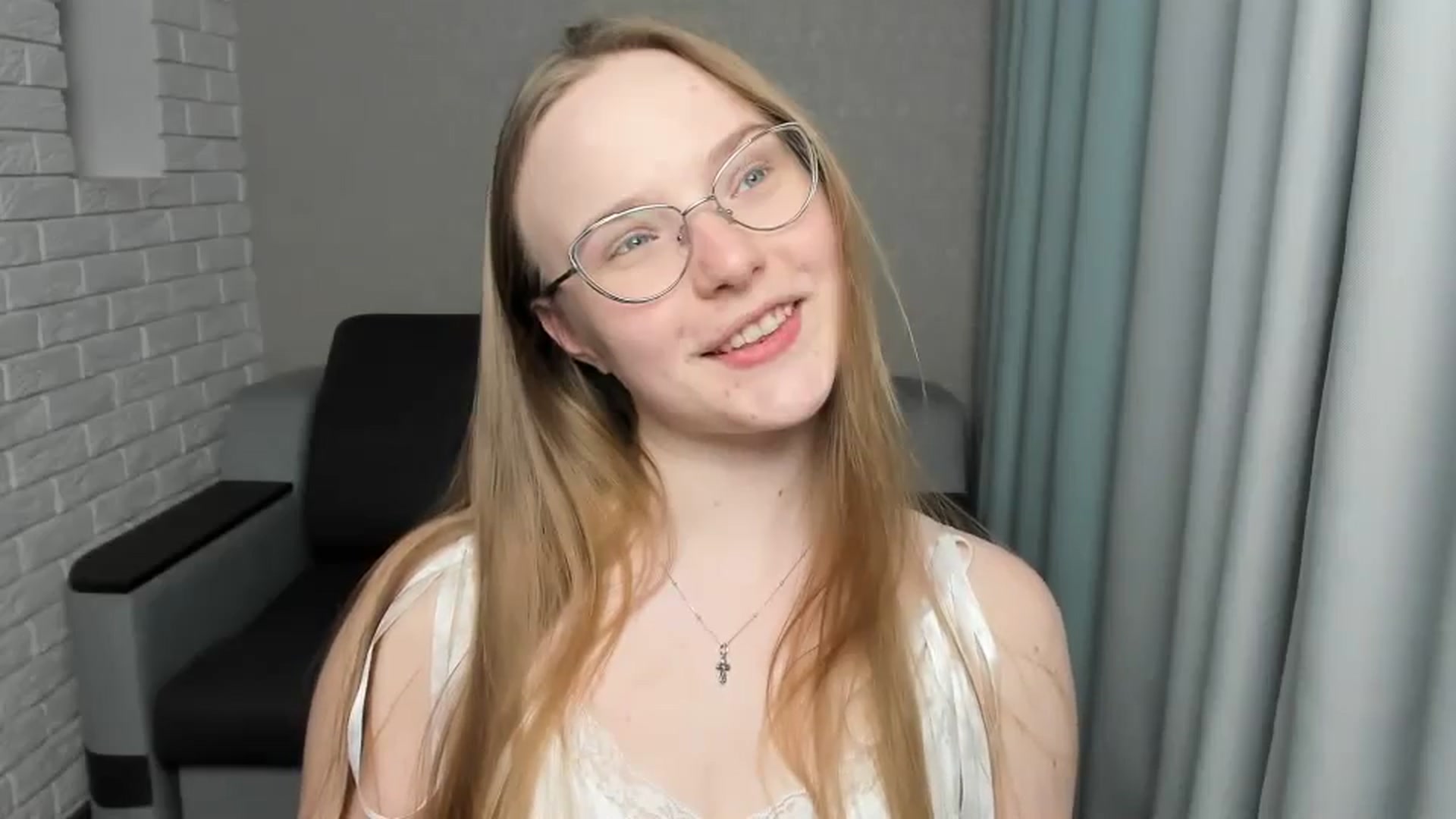 Gallery image thumbnail from Shy_Melany's myfreecams stream on, 03/07/2025, 22:25 image 16 of 20