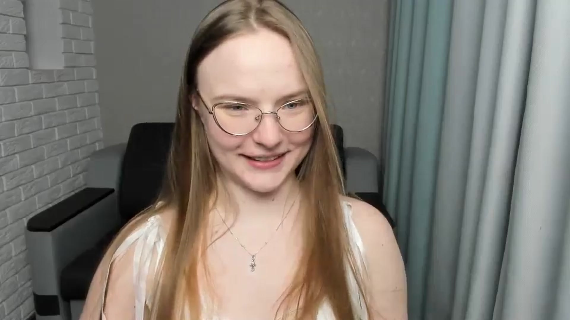 Gallery image thumbnail from Shy_Melany's myfreecams stream on, 03/07/2025, 22:25 image 17 of 20