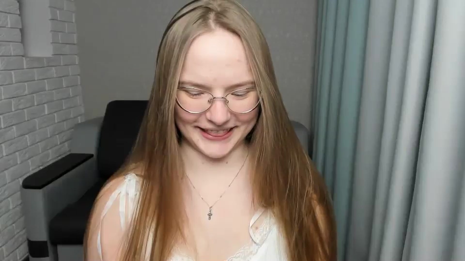 Gallery image thumbnail from Shy_Melany's myfreecams stream on, 03/07/2025, 22:25 image 5 of 20