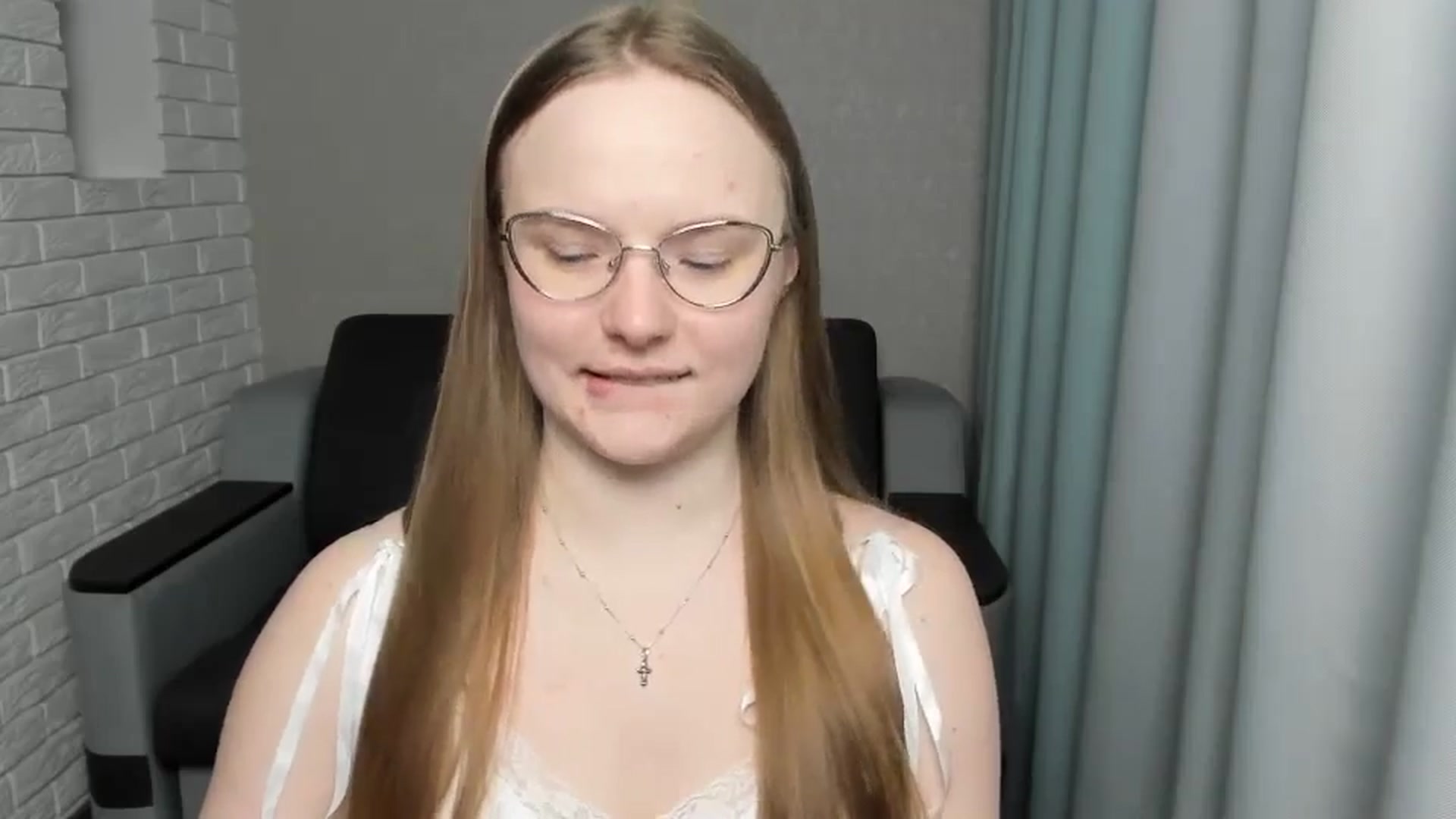 Gallery image thumbnail from Shy_Melany's myfreecams stream on, 03/08/2025, 24:31 image 7 of 20