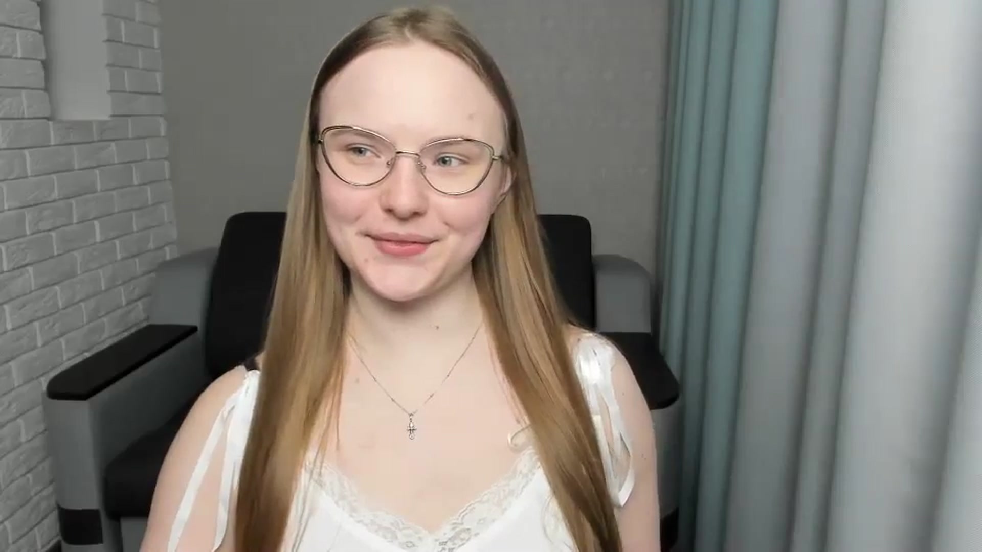 Gallery image thumbnail from Shy_Melany's myfreecams stream on, 03/08/2025, 24:31 image 15 of 20