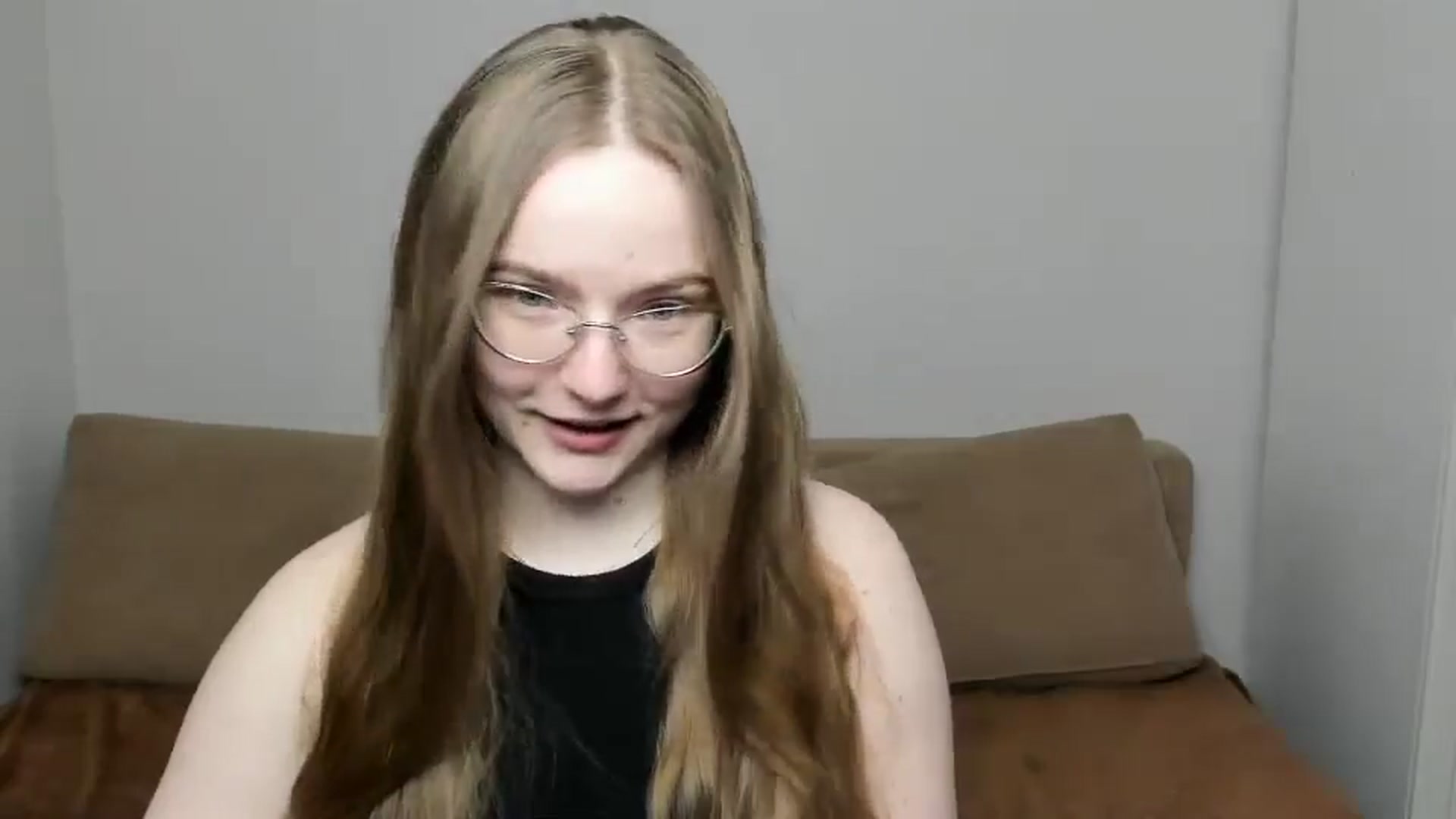 Gallery image thumbnail from Shy_Melany's myfreecams stream on, 03/31/2025, 13:00 image 3 of 20