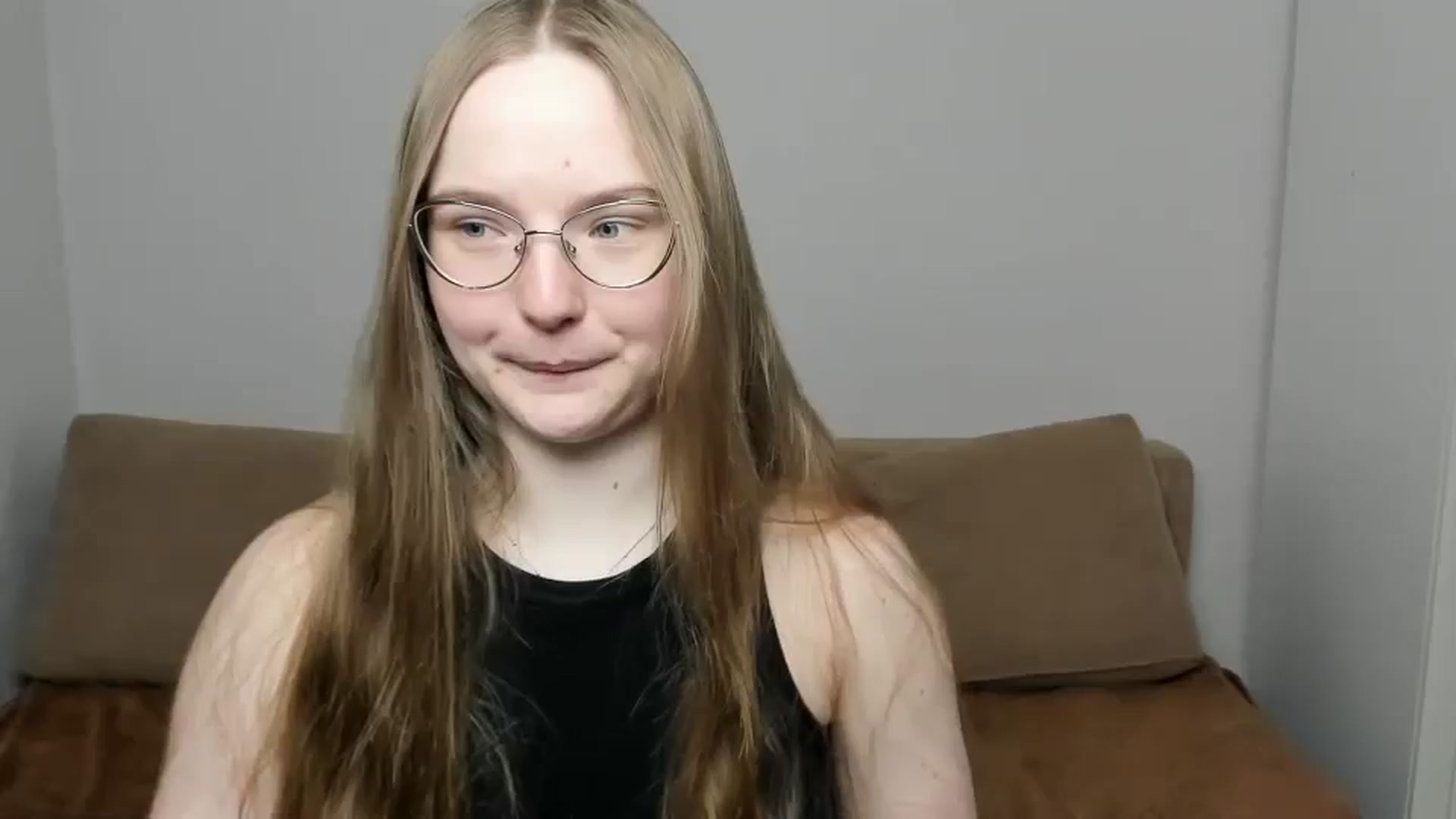 Gallery image thumbnail from Shy_Melany's myfreecams stream on, 03/31/2025, 13:00 image 15 of 20