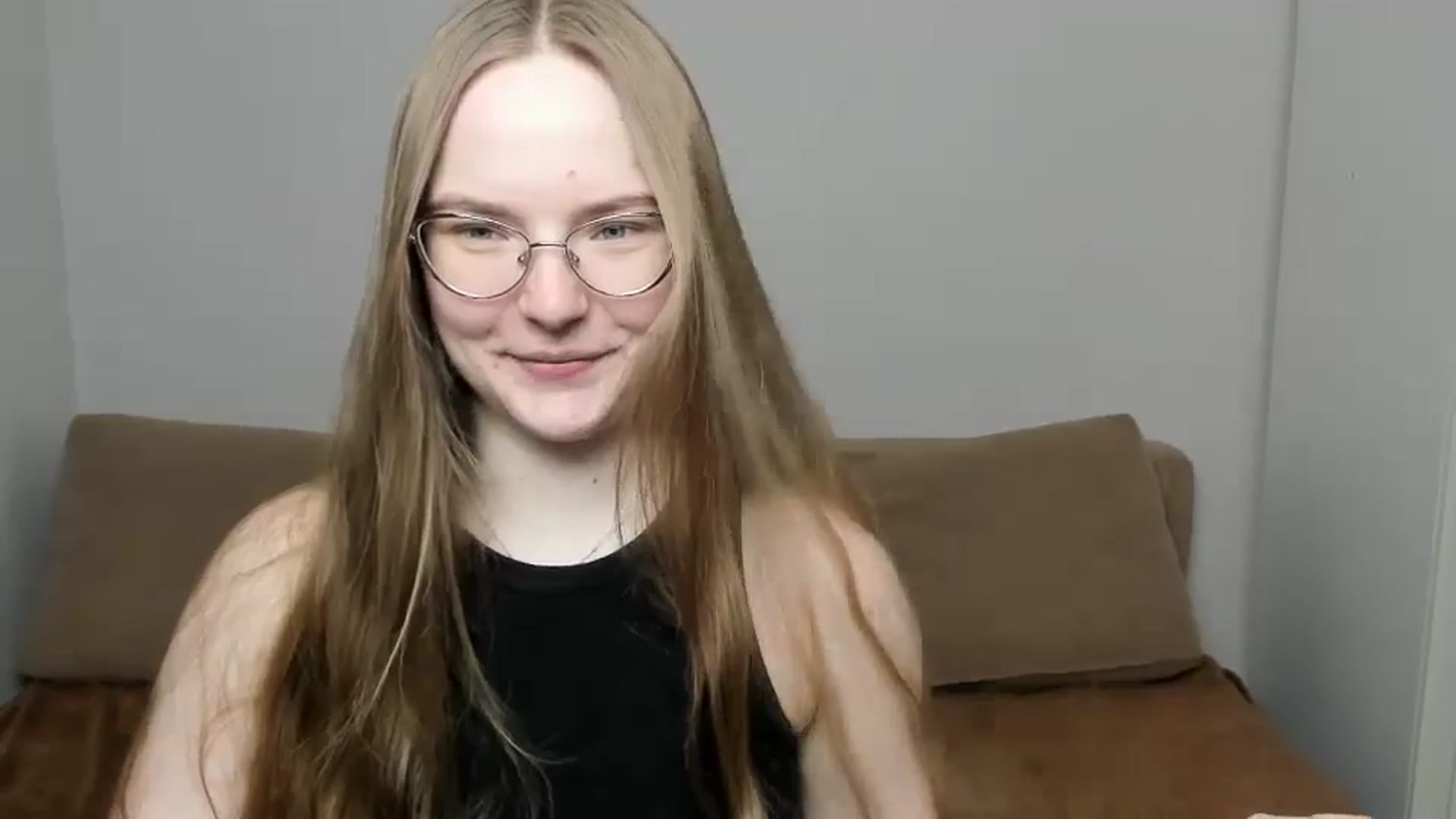 Gallery image thumbnail from Shy_Melany's myfreecams stream on, 03/31/2025, 13:00 image 13 of 20