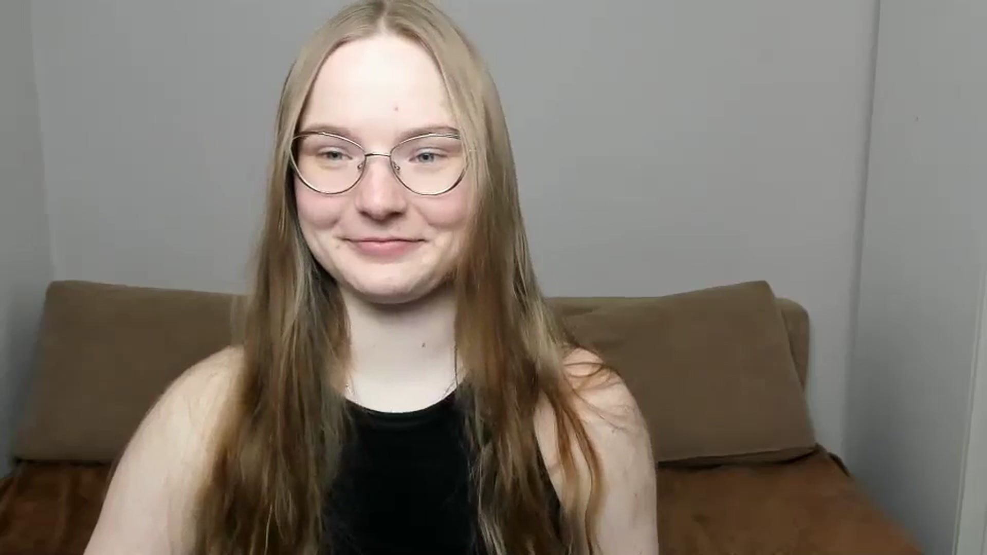 Gallery image thumbnail from Shy_Melany's myfreecams stream on, 03/31/2025, 13:00 image 18 of 20