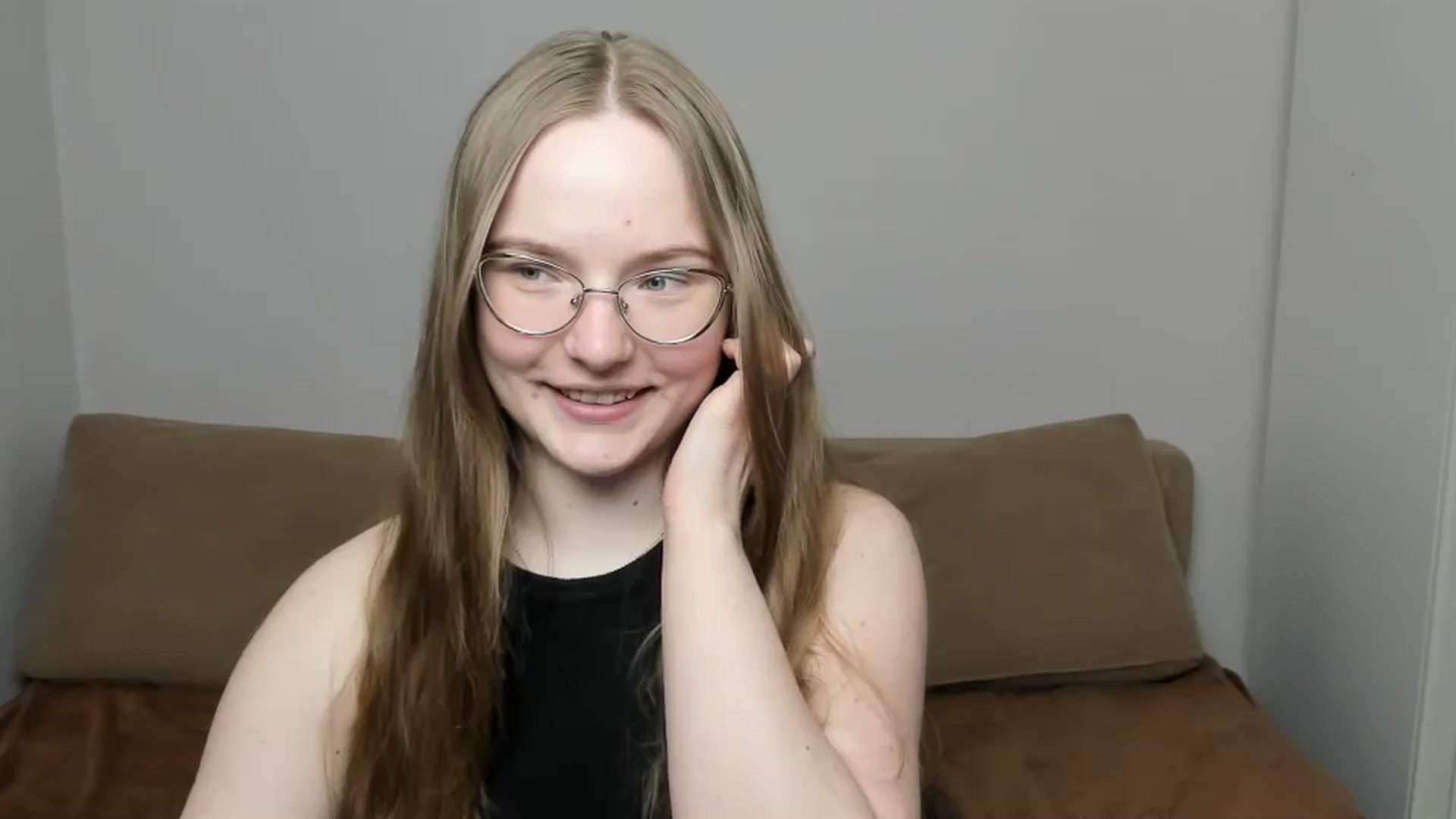 Gallery image thumbnail from Shy_Melany's myfreecams stream on, 03/31/2025, 13:32 image 13 of 20