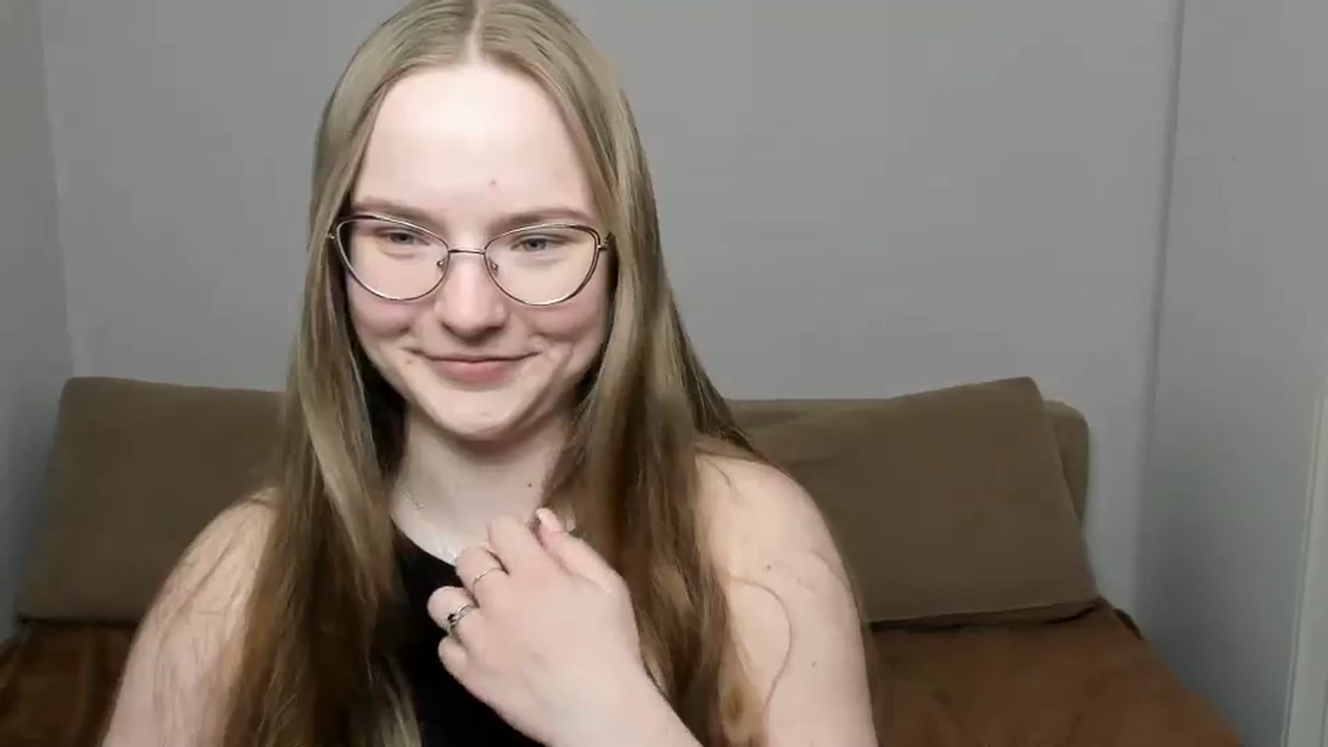 Gallery image thumbnail from Shy_Melany's myfreecams stream on, 03/31/2025, 13:32 image 11 of 20