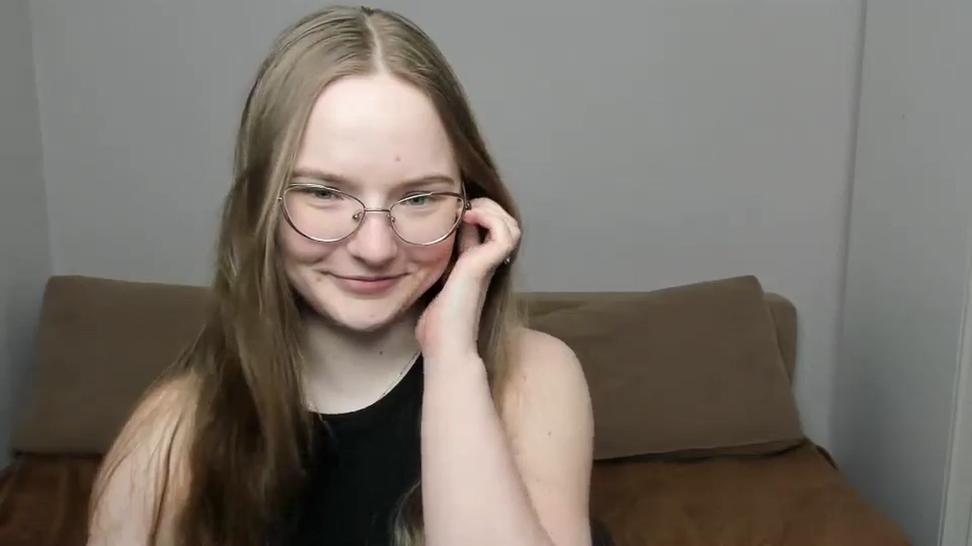 Gallery image thumbnail from Shy_Melany's myfreecams stream on, 03/31/2025, 13:32 image 16 of 20