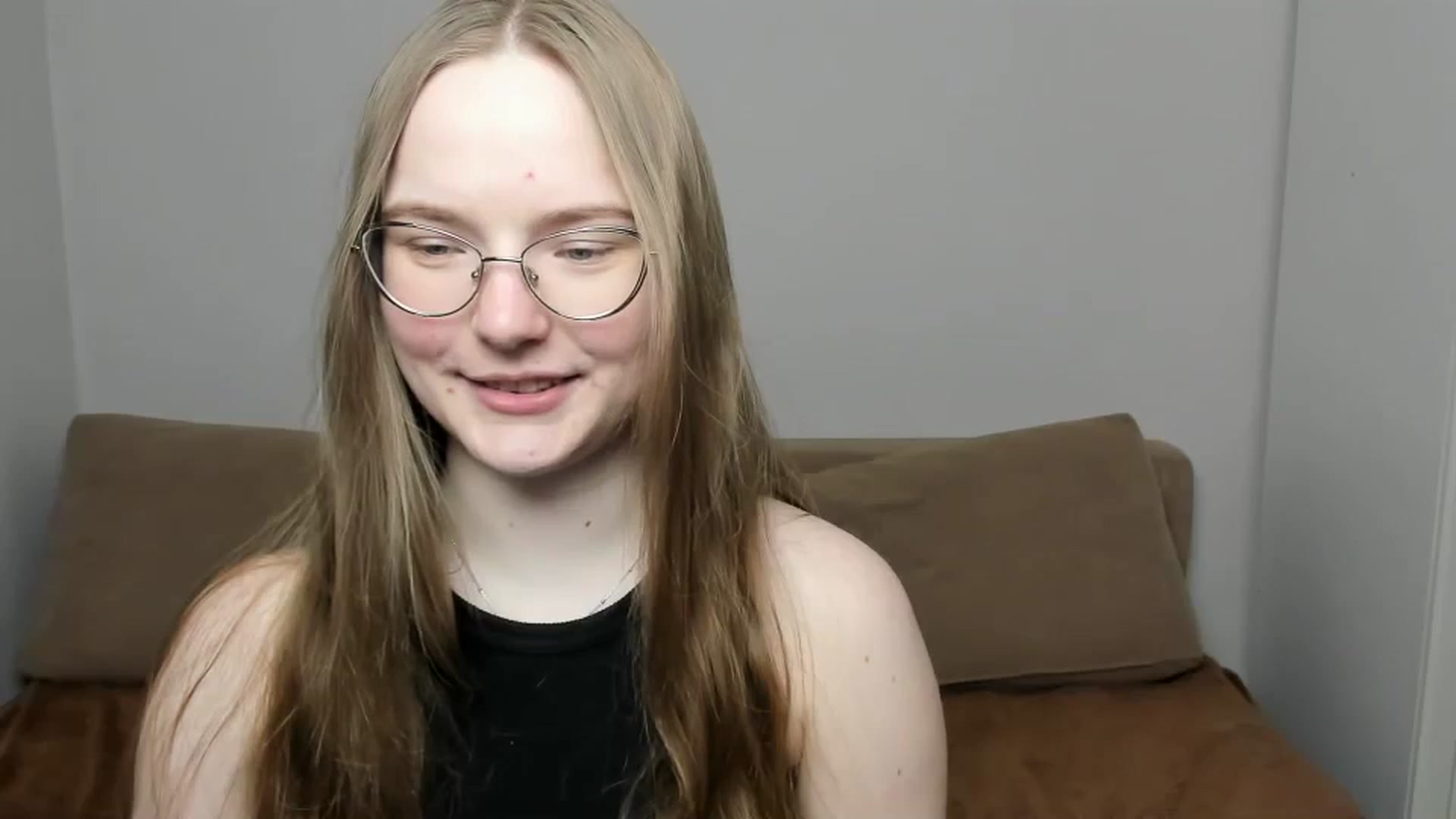 Gallery image thumbnail from Shy_Melany's myfreecams stream on, 03/31/2025, 13:32 image 18 of 20