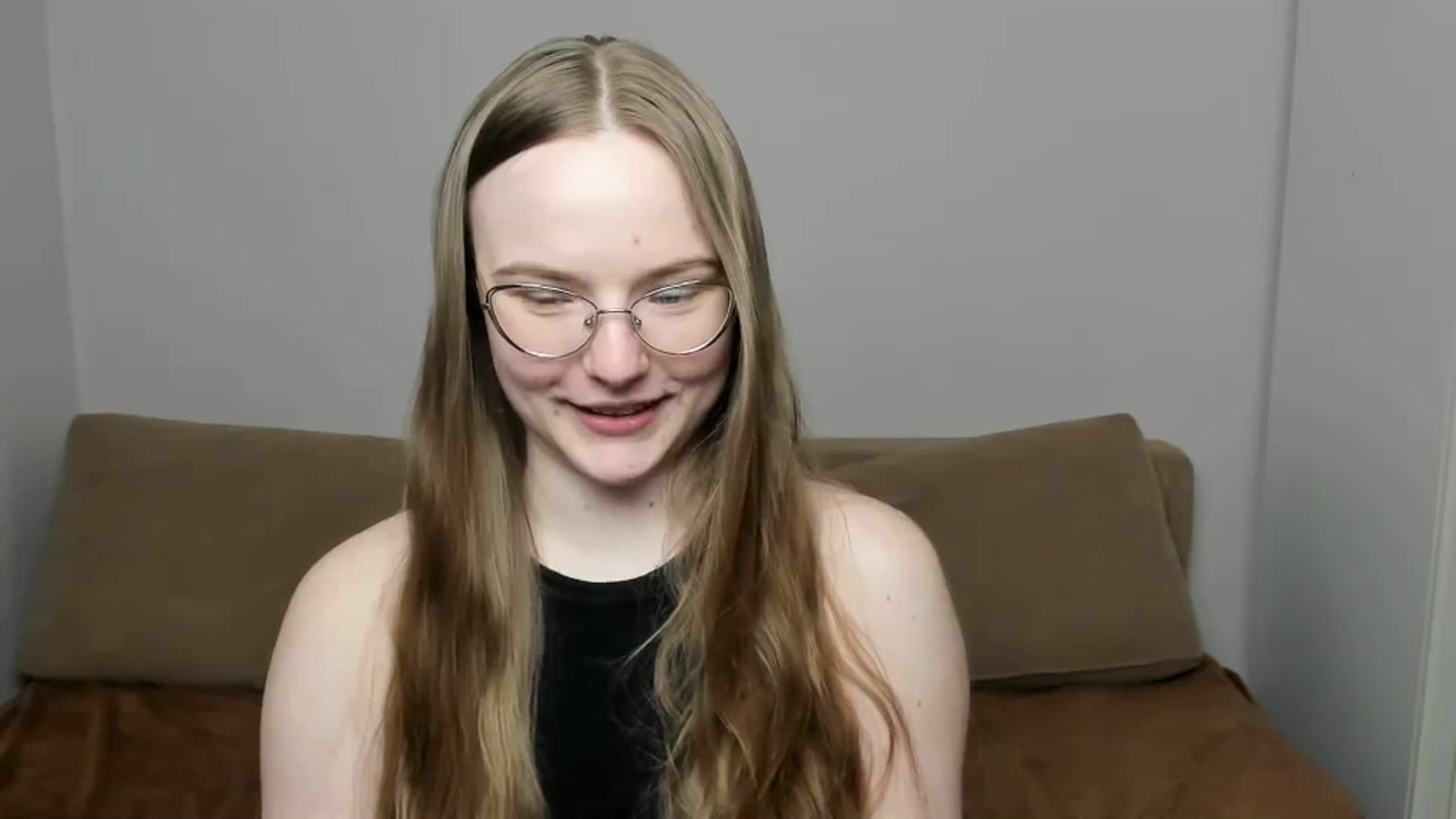 Gallery image thumbnail from Shy_Melany's myfreecams stream on, 03/31/2025, 13:32 image 14 of 20