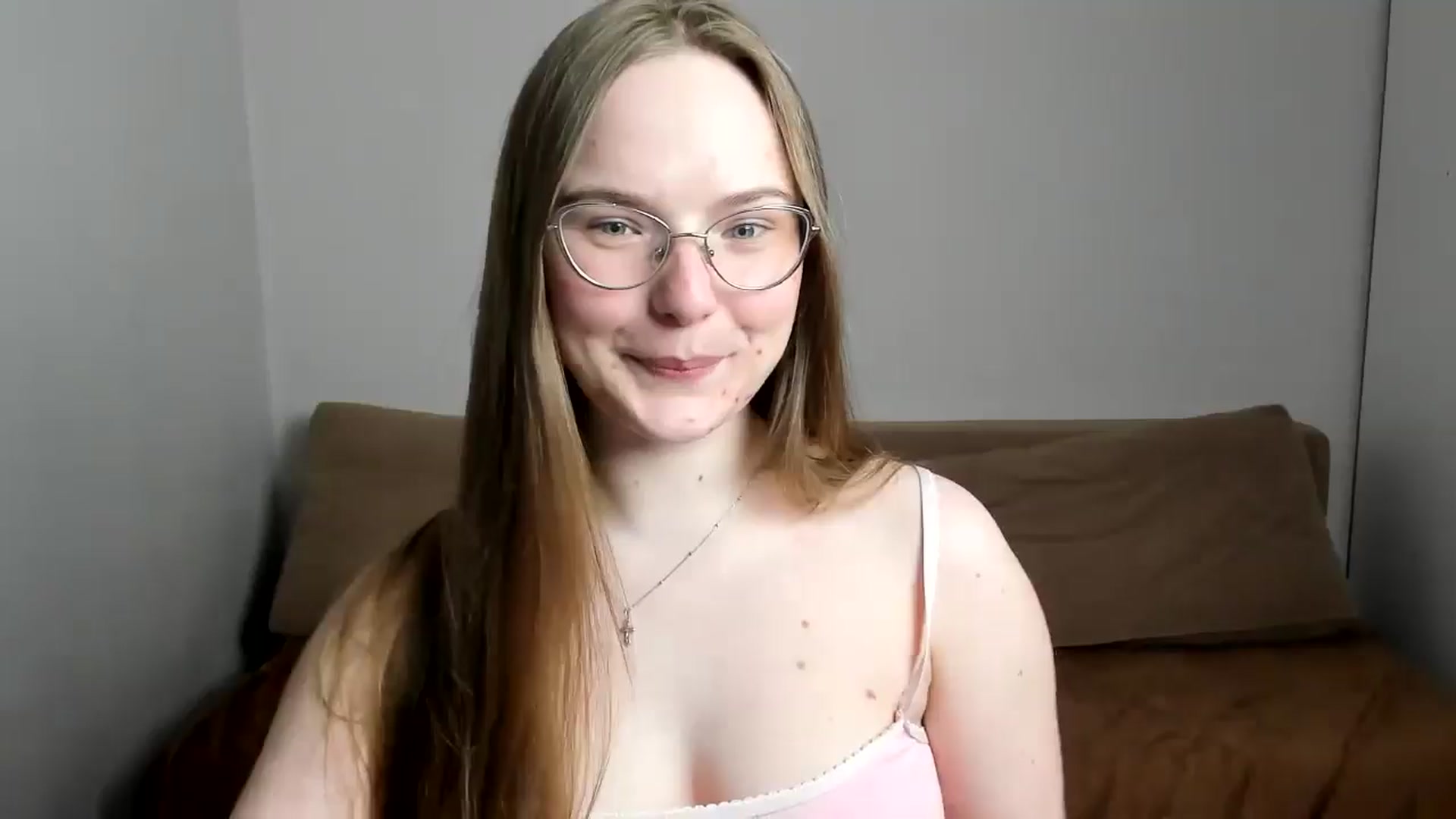 Gallery image thumbnail from Shy_Melany's myfreecams stream on, 04/05/2025, 15:47 image 14 of 20