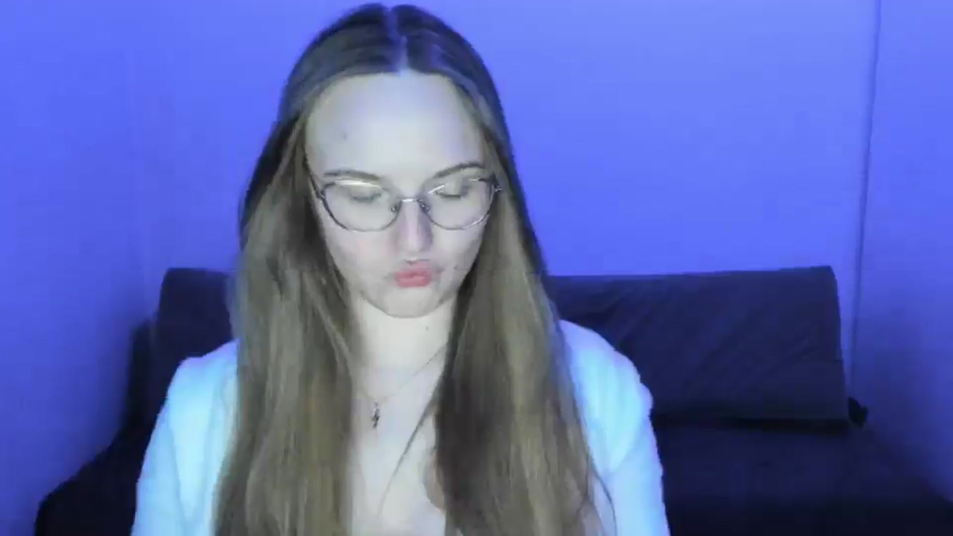 Gallery image thumbnail from Shy_Melany's myfreecams stream on, 04/12/2025, 20:27 image 15 of 20