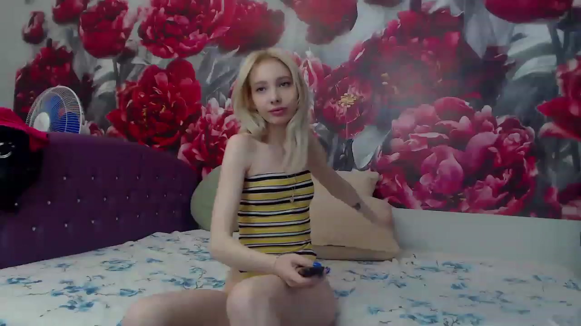 Gallery image thumbnail from Shy_Tiny's myfreecams stream on, 06/09/2023, 09:17 image 3 of 20