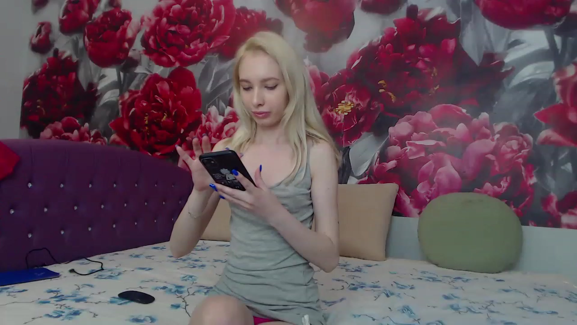 Gallery image thumbnail from Shy_Tiny's myfreecams stream on, 06/12/2023, 08:52 image 7 of 20