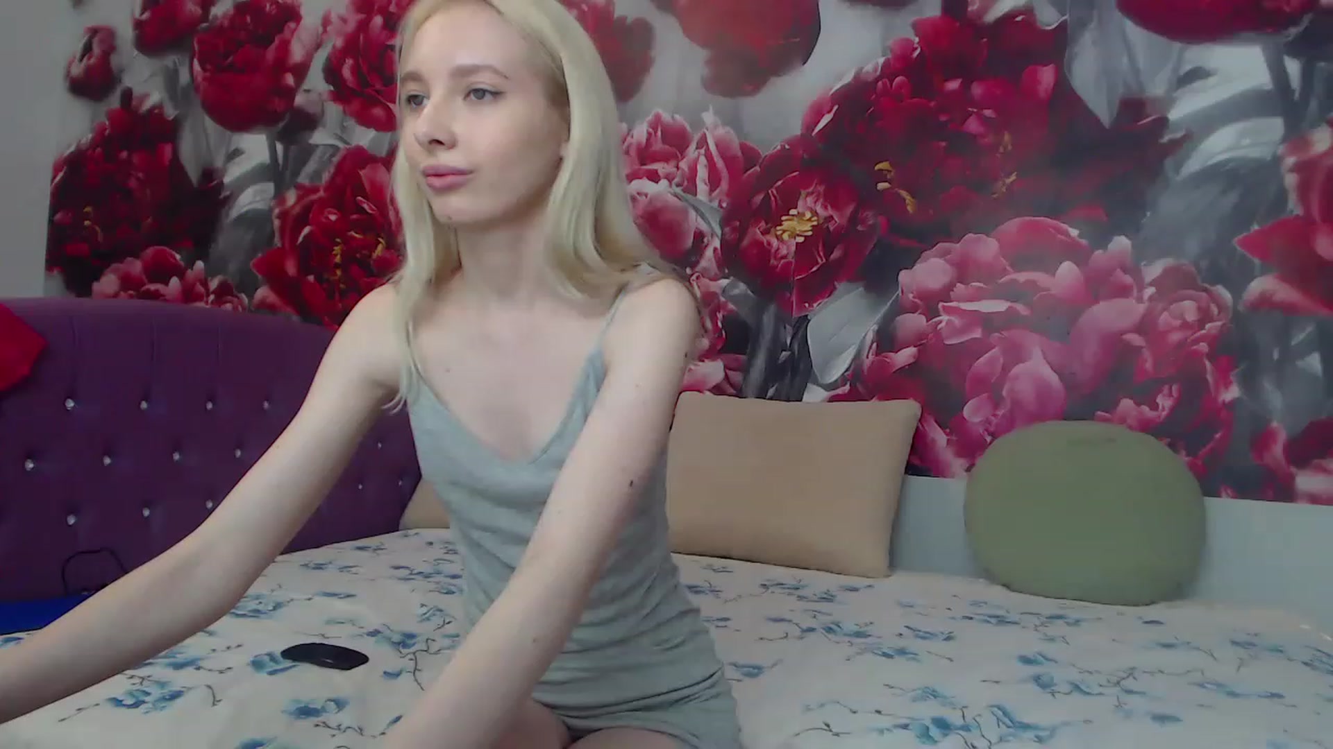 Gallery image thumbnail from Shy_Tiny's myfreecams stream on, 06/12/2023, 08:52 image 18 of 20