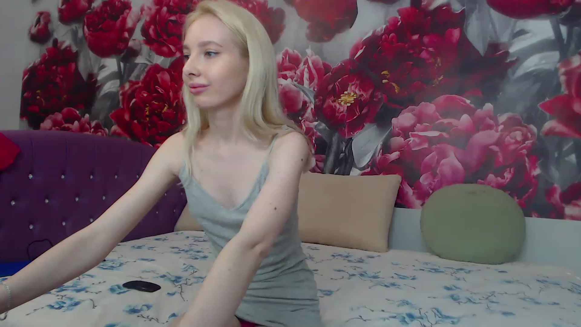 Gallery image thumbnail from Shy_Tiny's myfreecams stream on, 06/12/2023, 08:52 image 19 of 20