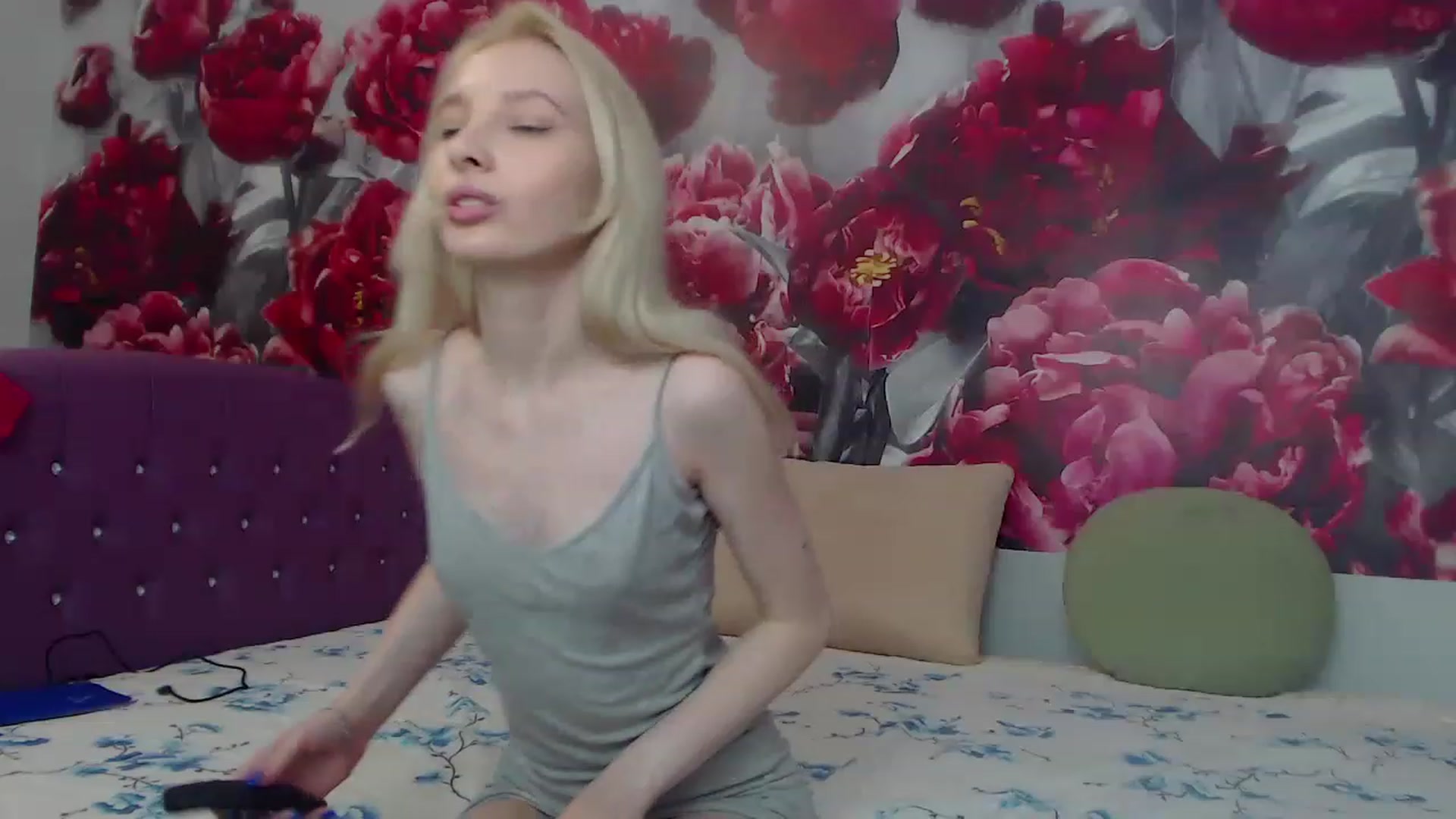Gallery image thumbnail from Shy_Tiny's myfreecams stream on, 06/12/2023, 08:52 image 13 of 20