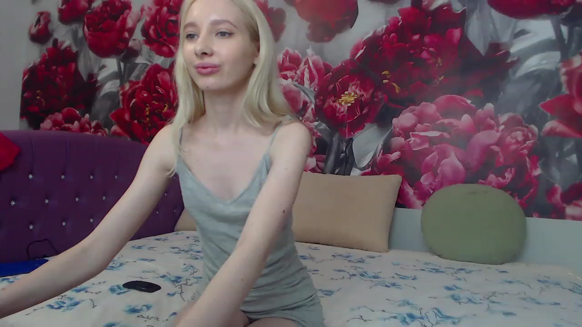 Gallery image thumbnail from Shy_Tiny's myfreecams stream on, 06/12/2023, 08:52 image 16 of 20