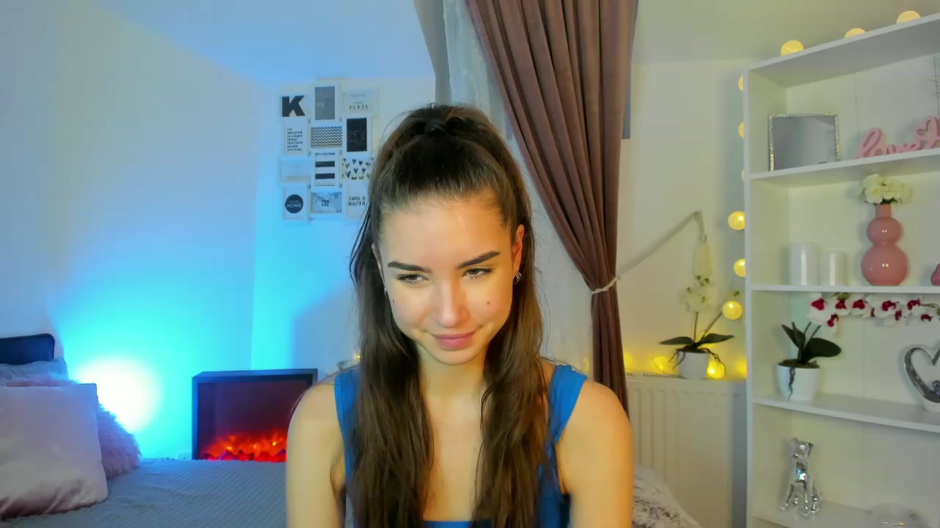 Gallery image thumbnail from Shy_jane's myfreecams stream on, 12/08/2022, 18:13 image 4 of 20