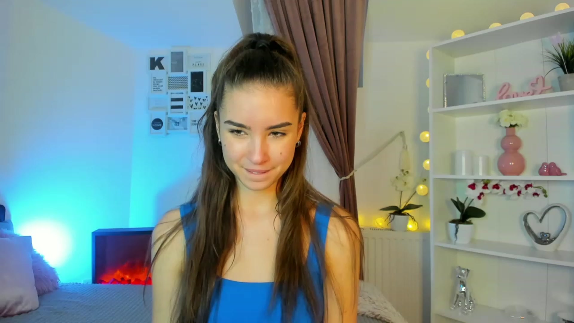 Gallery image thumbnail from Shy_jane's myfreecams stream on, 12/08/2022, 18:13 image 18 of 20