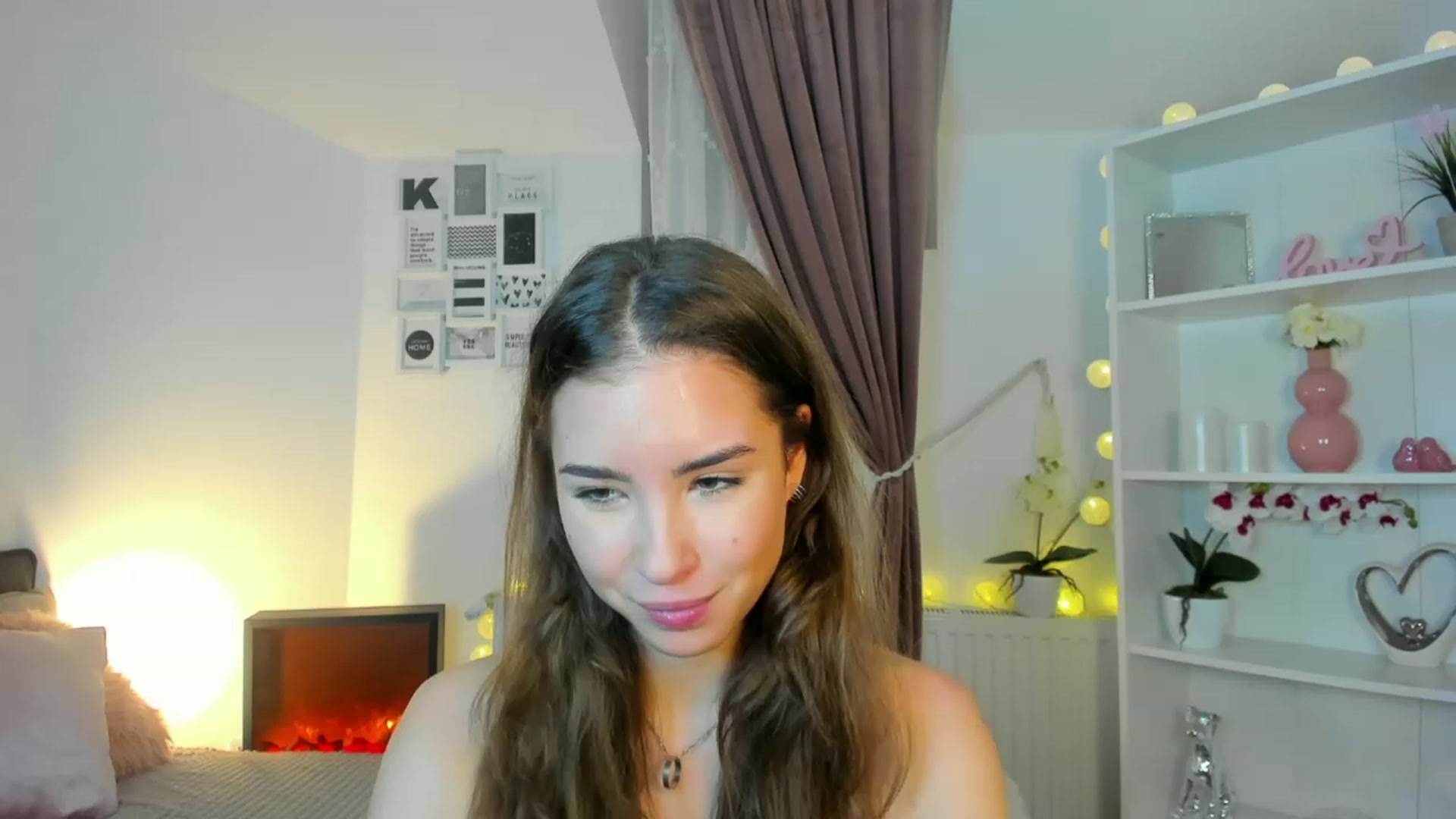 Gallery image thumbnail from Shy_jane's myfreecams stream on, 12/09/2022, 16:31 image 3 of 20