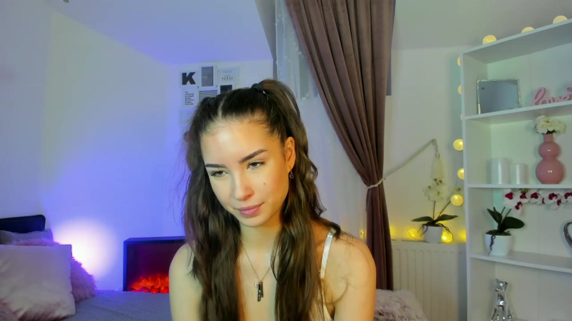 Gallery image thumbnail from Shy_jane's myfreecams stream on, 12/11/2022, 11:25 image 18 of 20