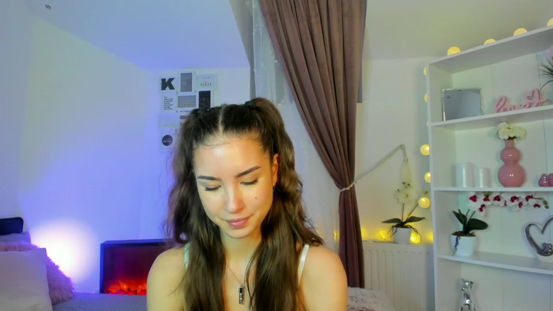 Gallery image thumbnail from Shy_jane's myfreecams stream on, 12/11/2022, 18:22 image 13 of 20
