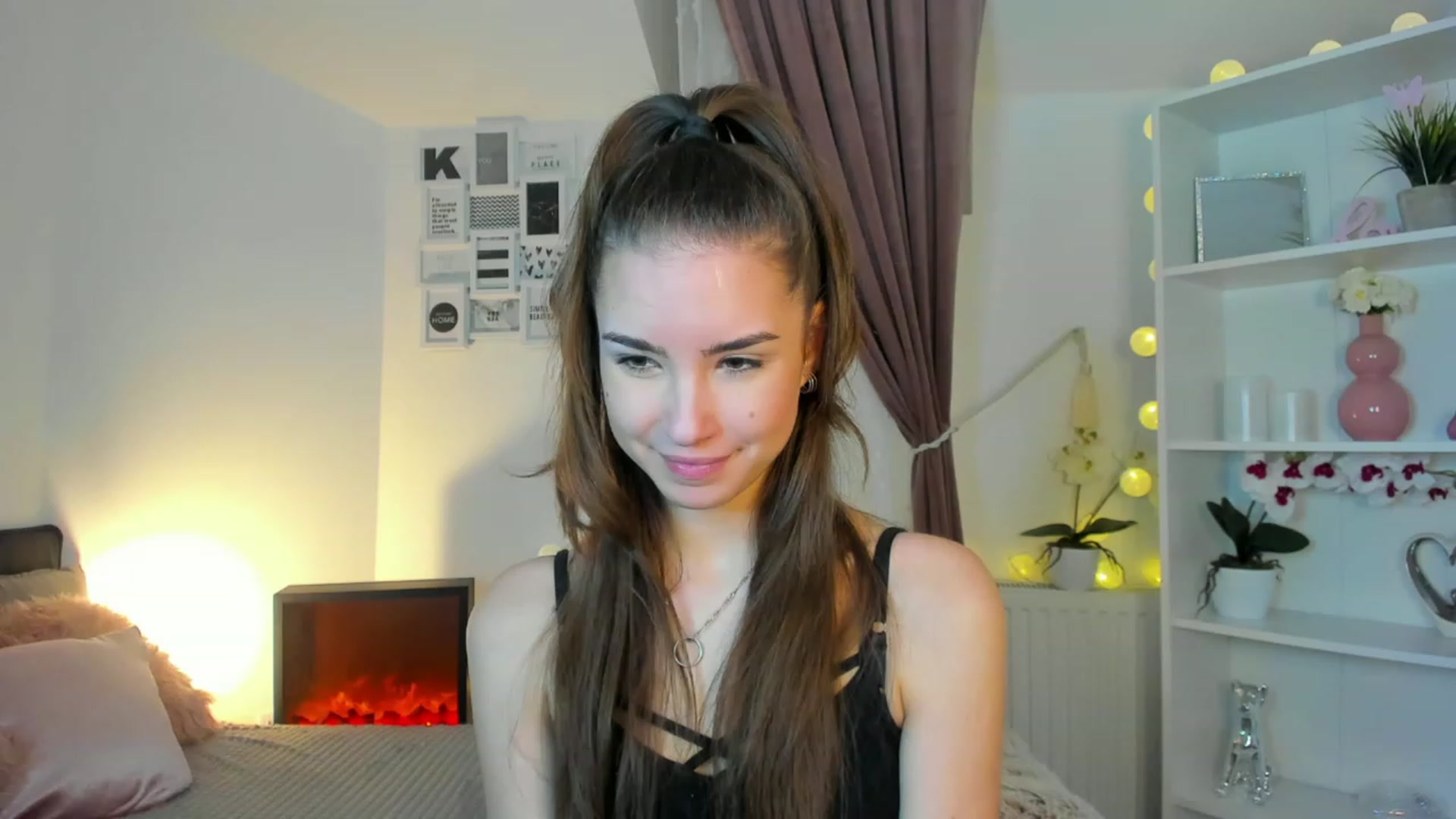 Gallery image thumbnail from Shy_jane's myfreecams stream on, 12/20/2022, 17:47 image 2 of 20