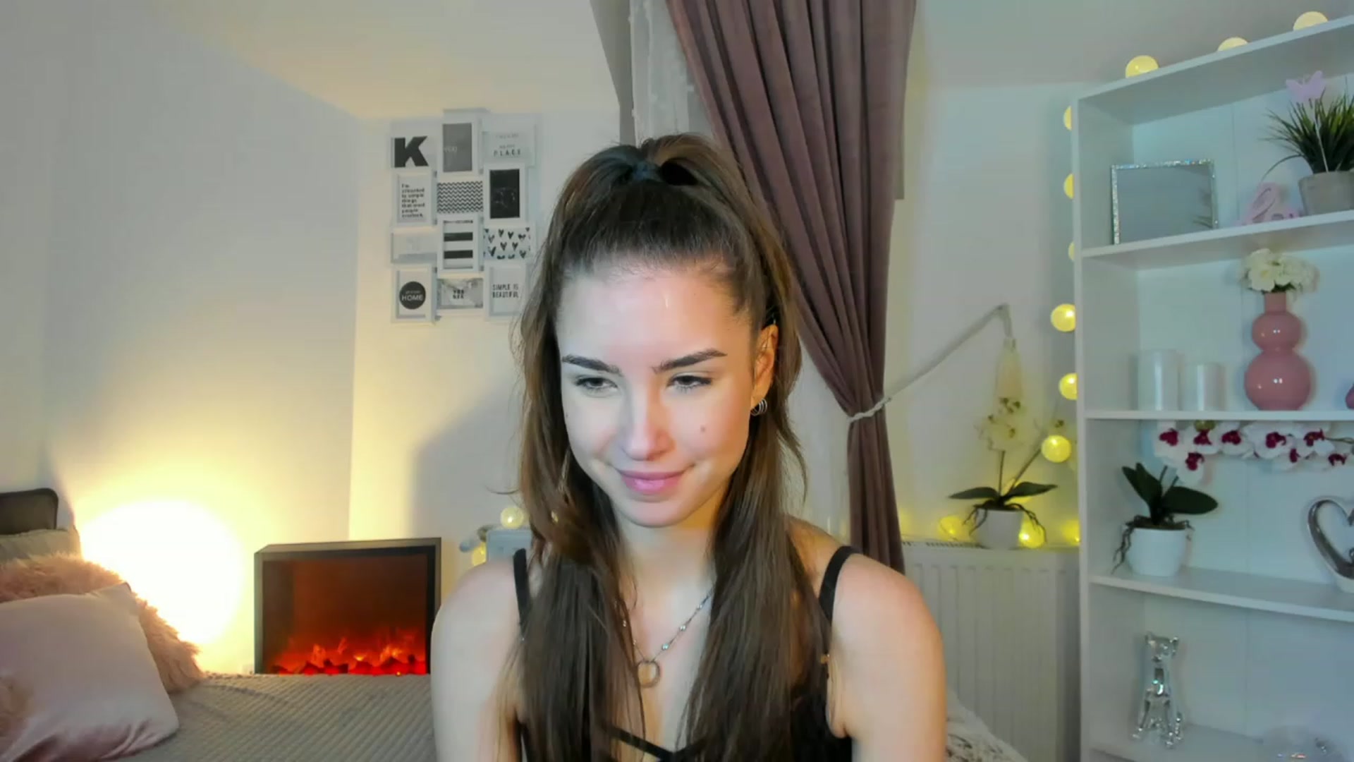 Gallery image thumbnail from Shy_jane's myfreecams stream on, 12/20/2022, 17:47 image 6 of 20