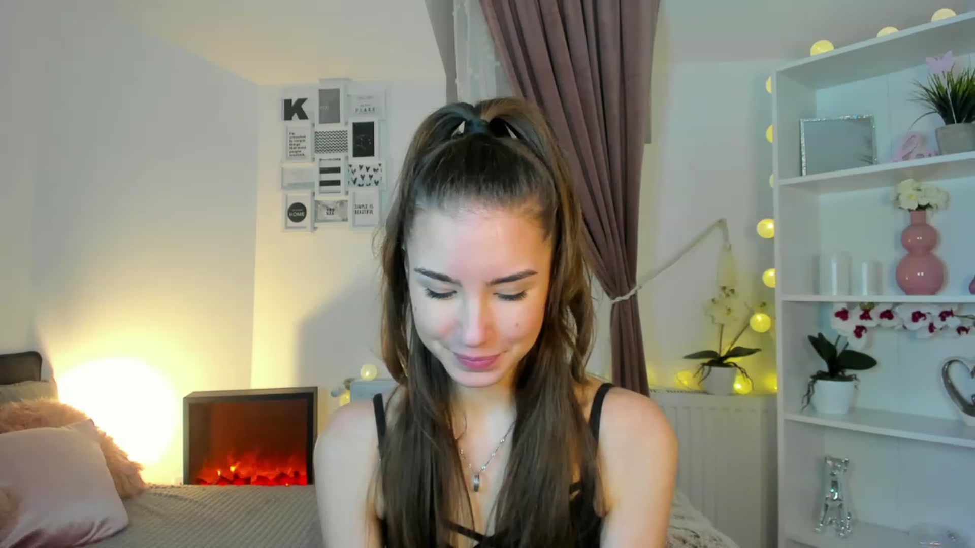 Gallery image thumbnail from Shy_jane's myfreecams stream on, 12/20/2022, 17:47 image 10 of 20