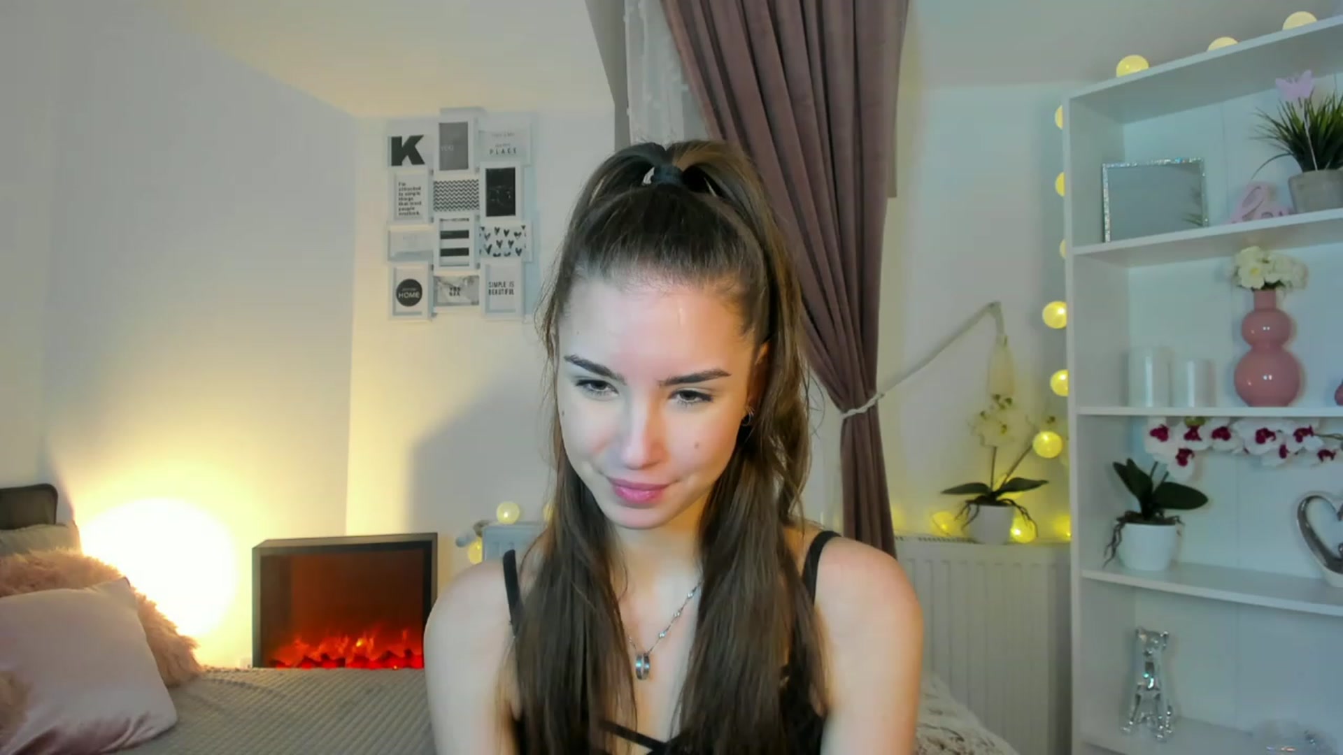 Gallery image thumbnail from Shy_jane's myfreecams stream on, 12/20/2022, 17:47 image 7 of 20