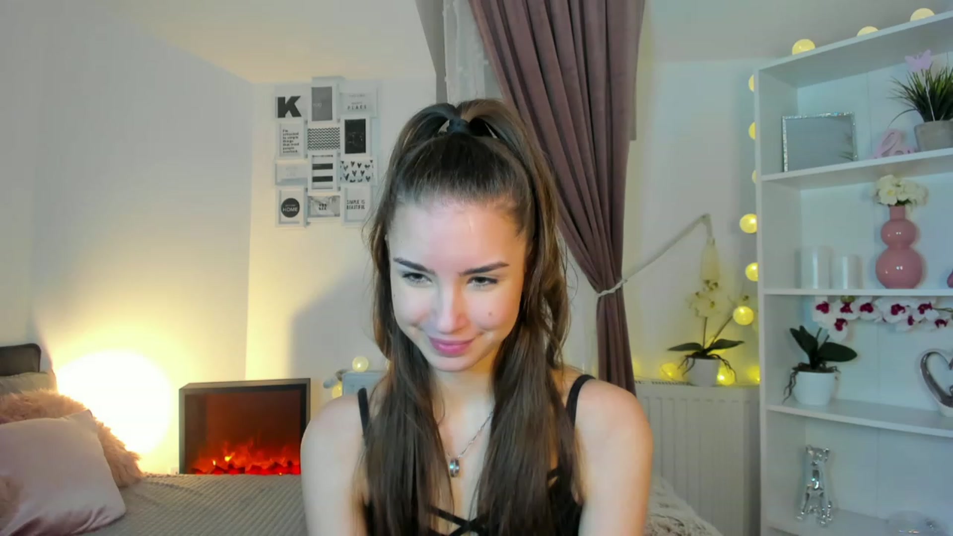 Gallery image thumbnail from Shy_jane's myfreecams stream on, 12/20/2022, 17:47 image 8 of 20