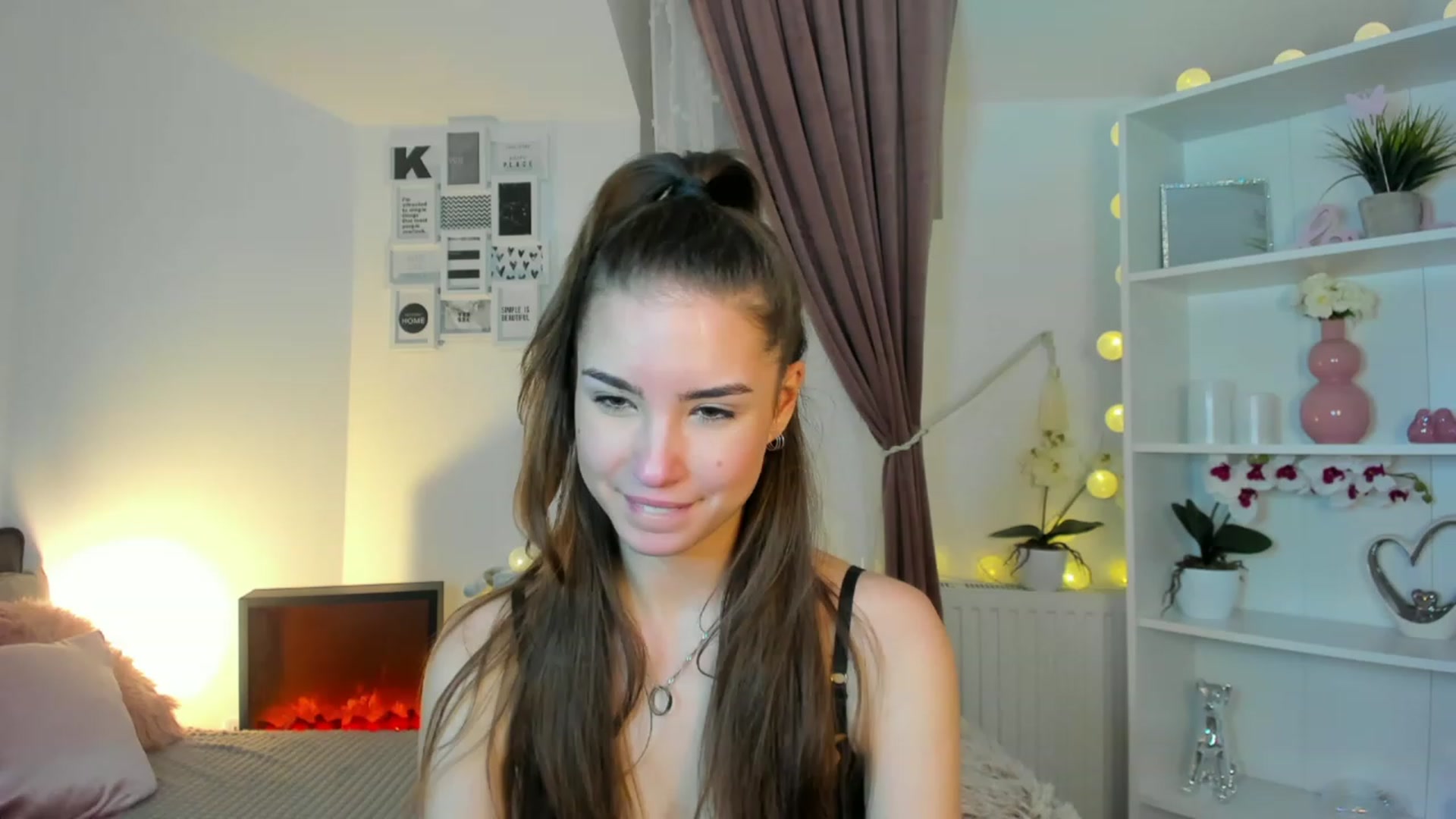 Gallery image thumbnail from Shy_jane's myfreecams stream on, 12/20/2022, 19:00 image 20 of 20