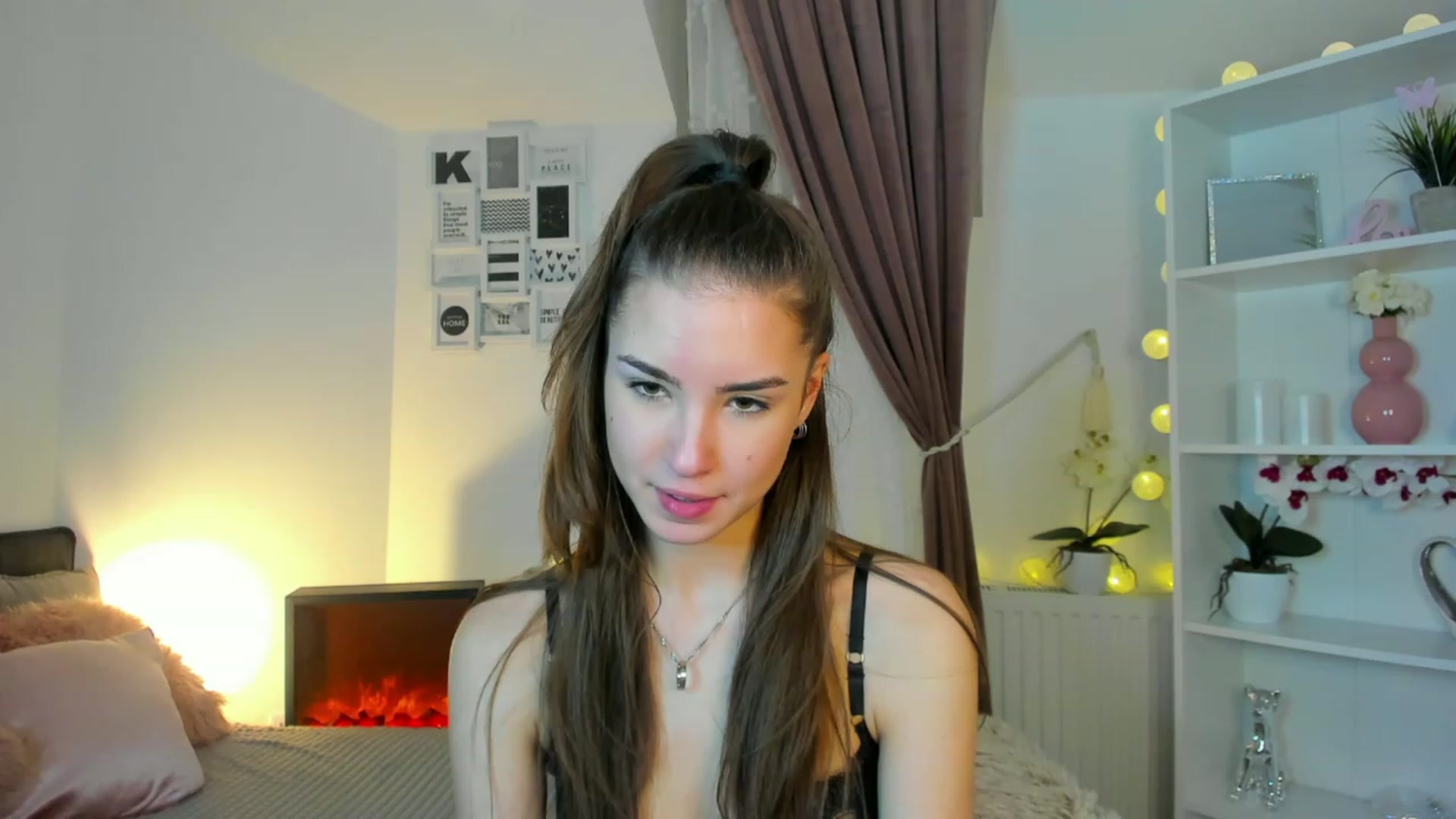 Gallery image thumbnail from Shy_jane's myfreecams stream on, 12/20/2022, 19:00 image 8 of 20