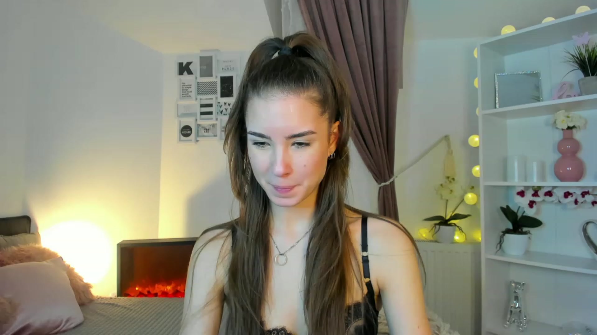 Gallery image thumbnail from Shy_jane's myfreecams stream on, 12/20/2022, 19:00 image 2 of 20