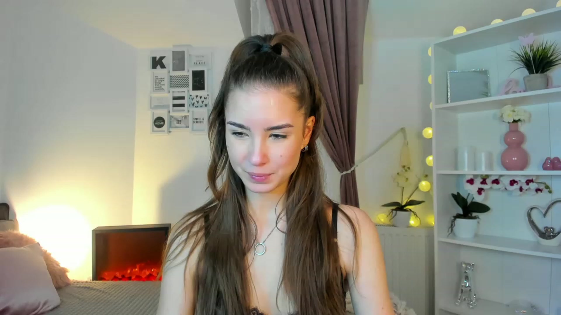Gallery image thumbnail from Shy_jane's myfreecams stream on, 12/20/2022, 19:00 image 16 of 20