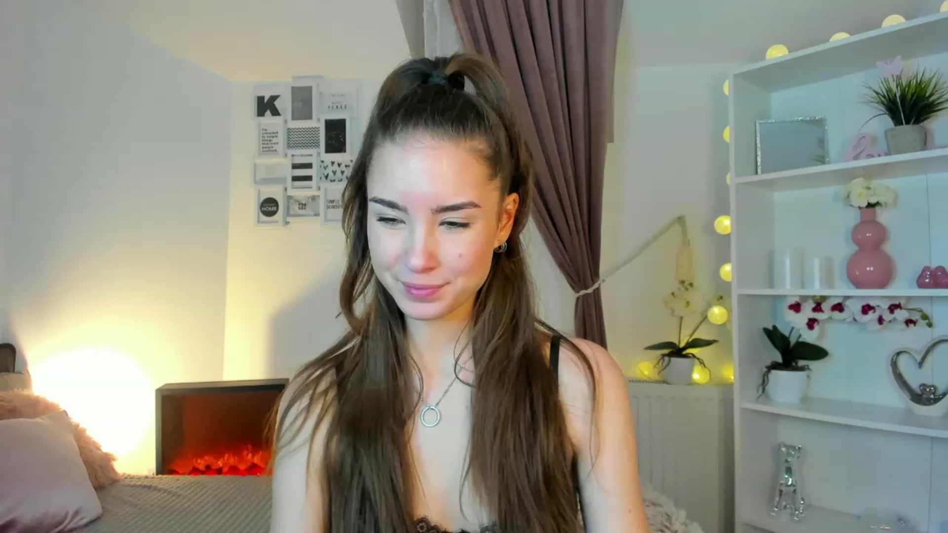 Gallery image thumbnail from Shy_jane's myfreecams stream on, 12/20/2022, 19:00 image 15 of 20