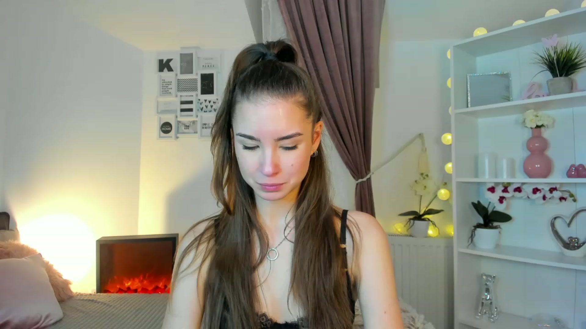 Gallery image thumbnail from Shy_jane's myfreecams stream on, 12/20/2022, 19:00 image 18 of 20