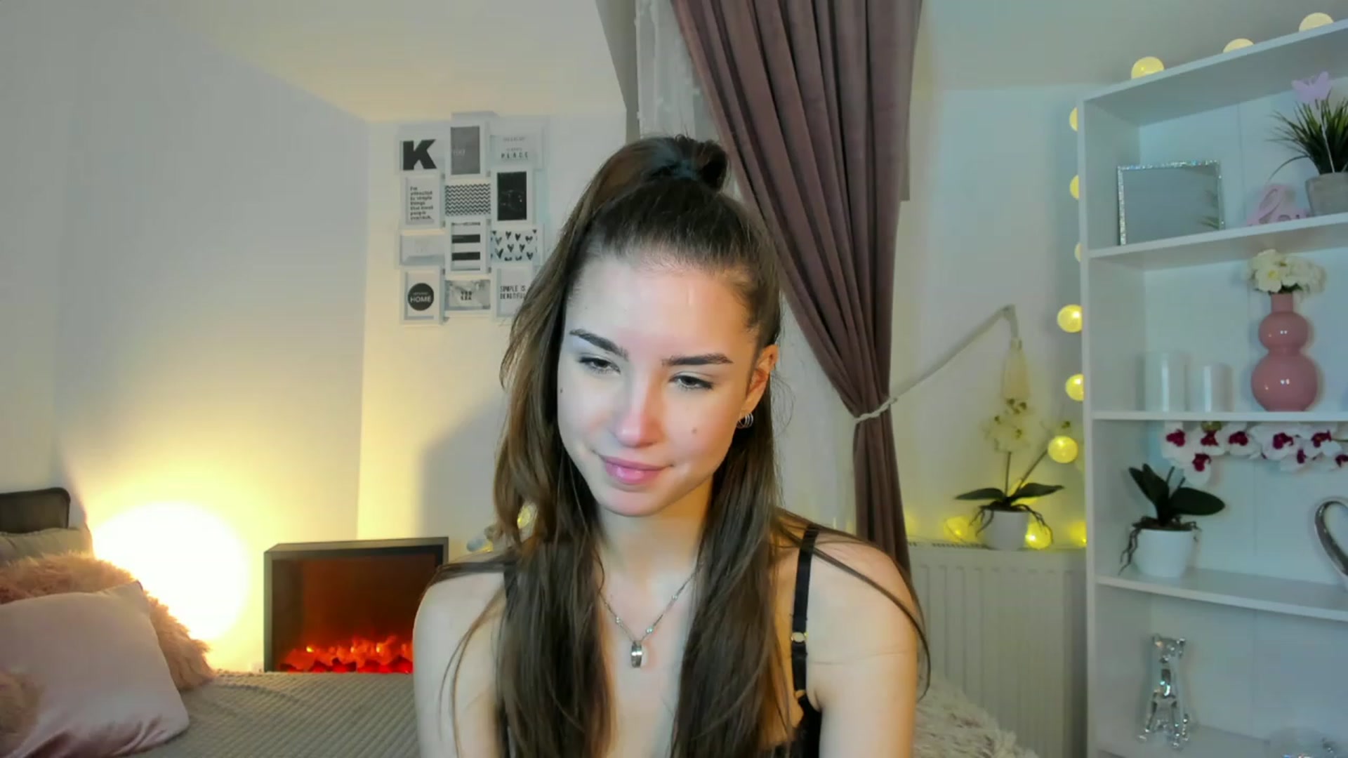Gallery image thumbnail from Shy_jane's myfreecams stream on, 12/20/2022, 19:00 image 9 of 20