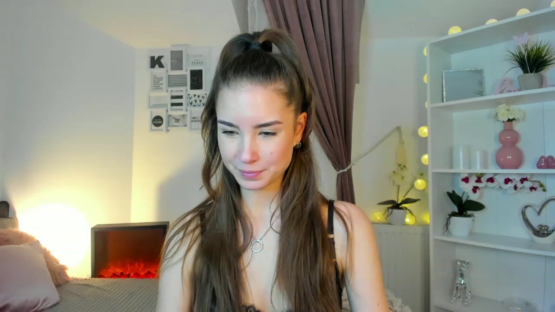 Gallery image thumbnail from Shy_jane's myfreecams stream on, 12/20/2022, 19:00 image 17 of 20