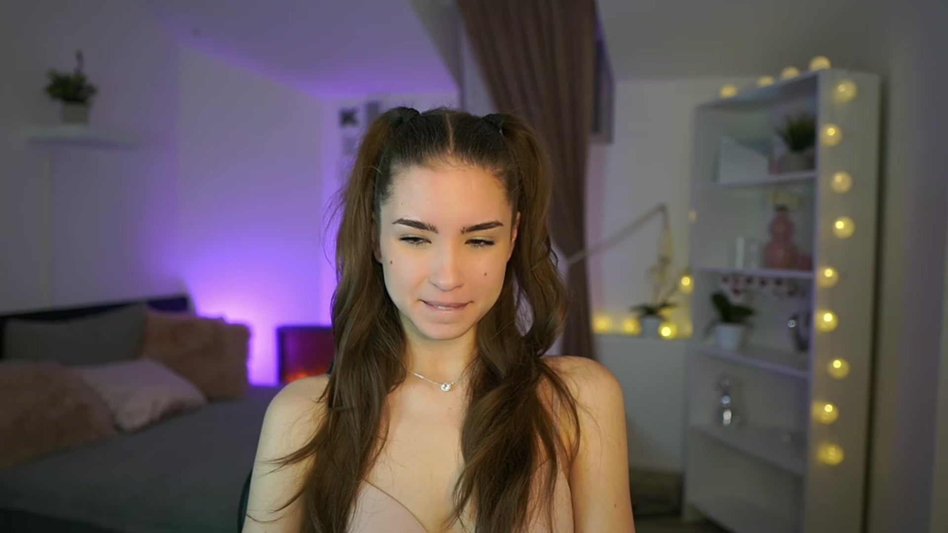 Gallery image thumbnail from Shy_jane's myfreecams stream on, 01/19/2023, 10:39 image 5 of 20
