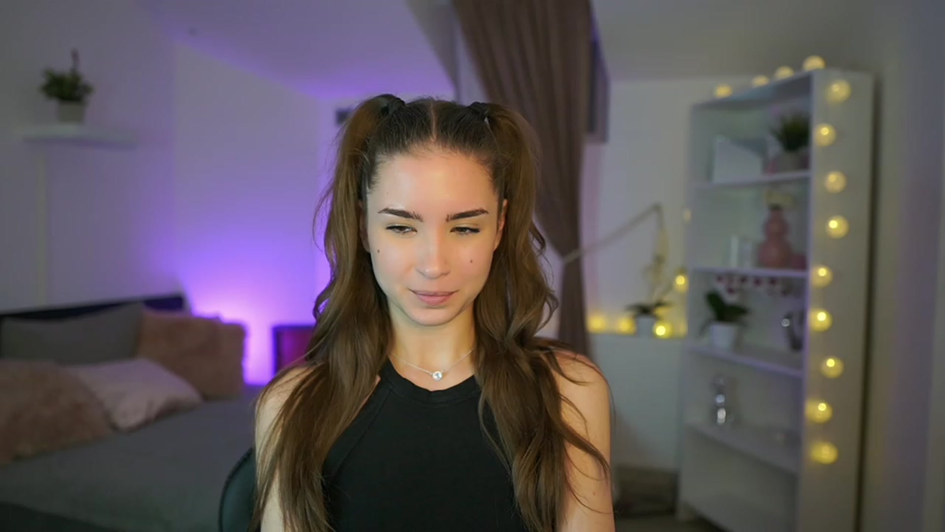 Gallery image thumbnail from Shy_jane's myfreecams stream on, 01/19/2023, 14:10 image 1 of 20