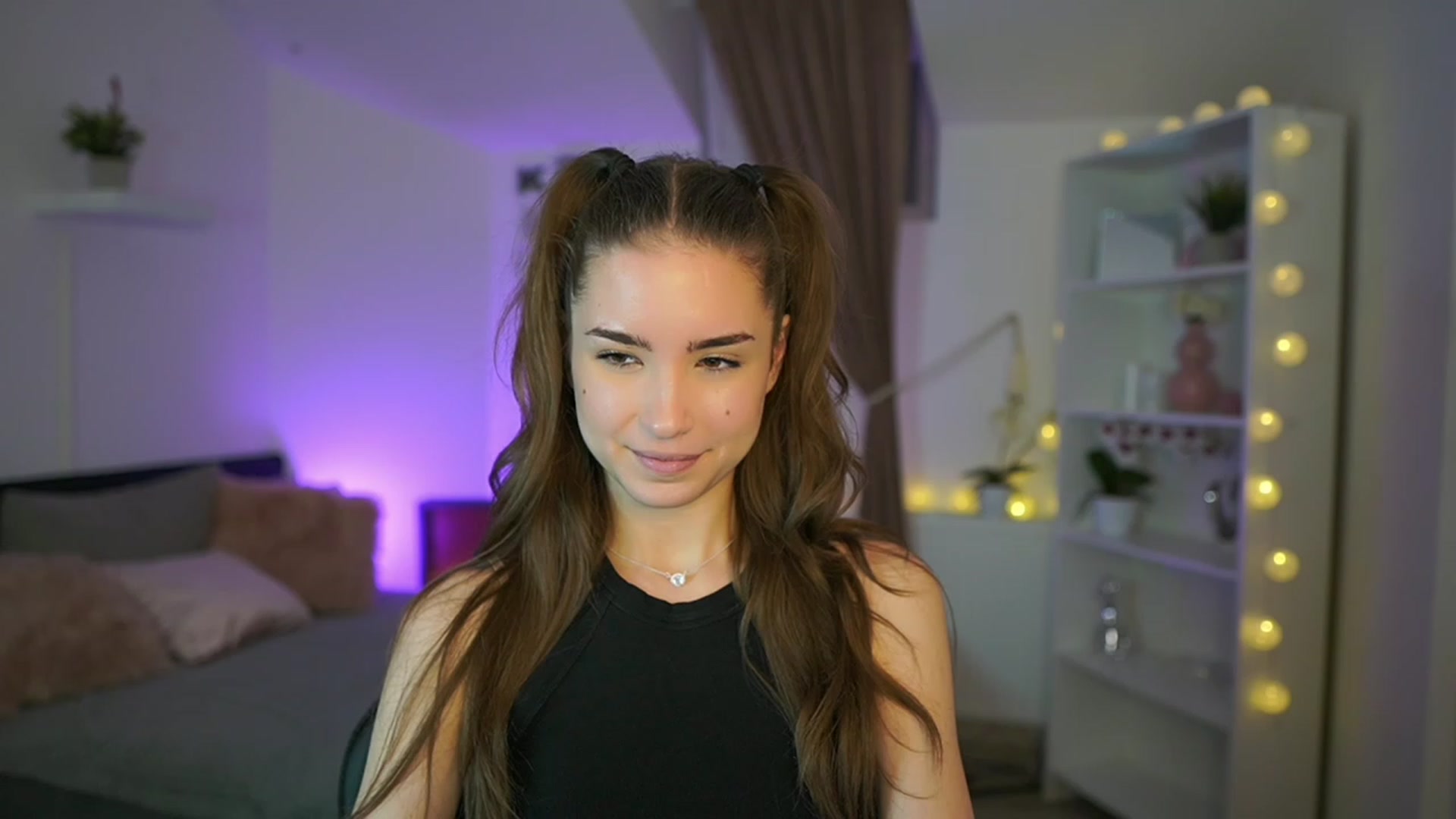 Gallery image thumbnail from Shy_jane's myfreecams stream on, 01/19/2023, 14:10 image 4 of 20