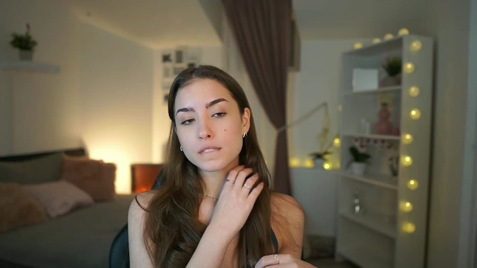 Gallery image thumbnail from Shy_jane's myfreecams stream on, 01/22/2023, 17:27 image 17 of 20
