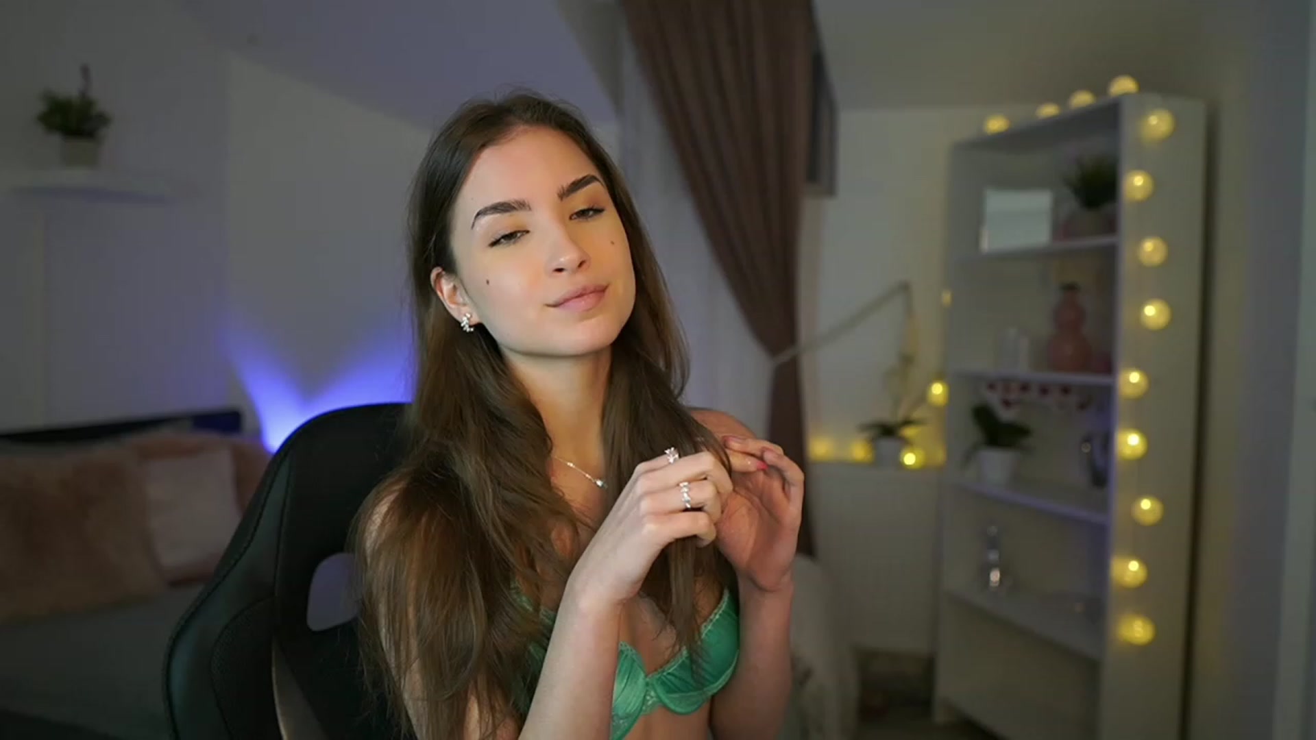 Gallery image thumbnail from Shy_jane's myfreecams stream on, 01/26/2023, 12:03 image 14 of 20