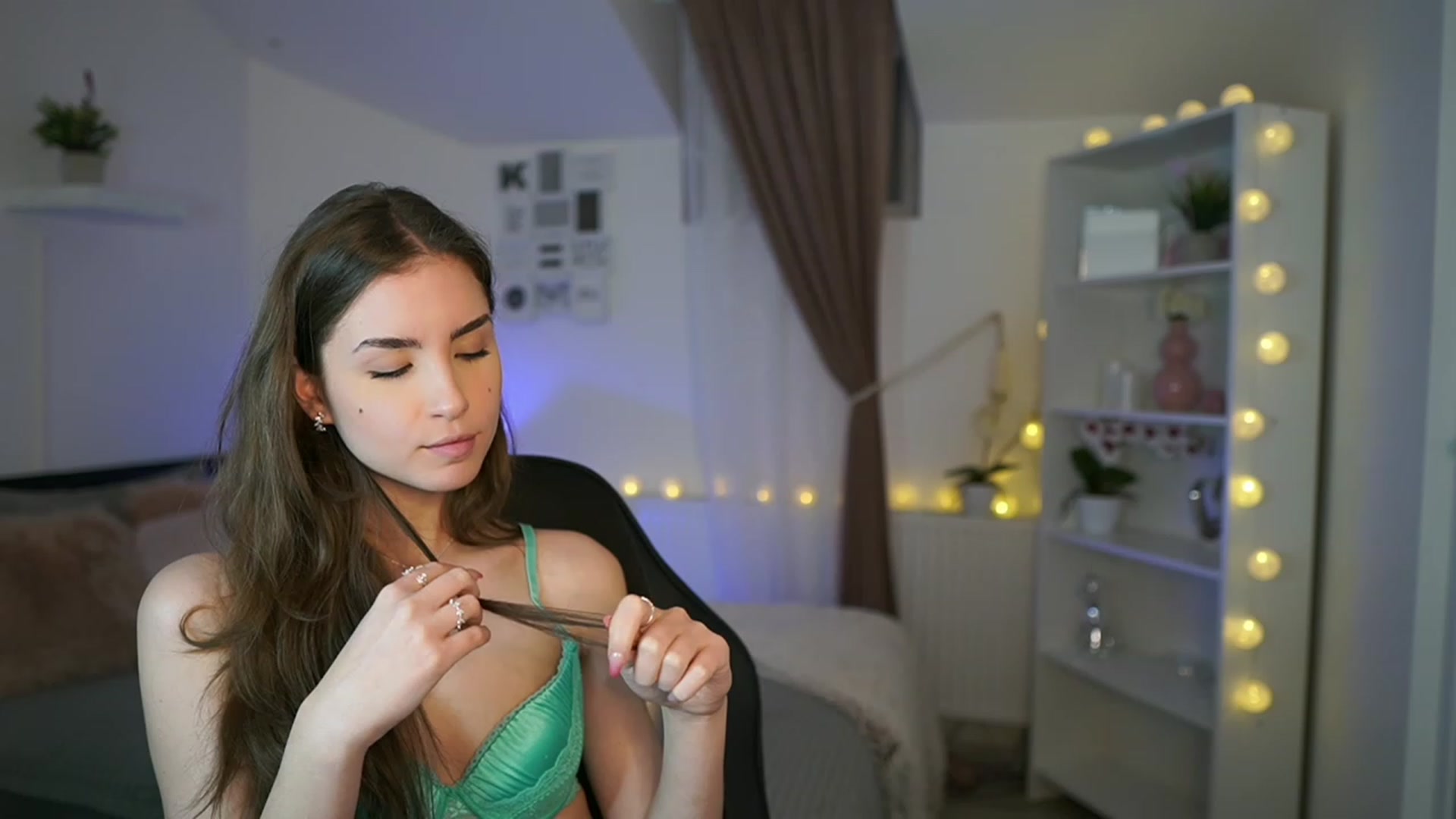 Gallery image thumbnail from Shy_jane's myfreecams stream on, 01/26/2023, 13:15 image 16 of 20