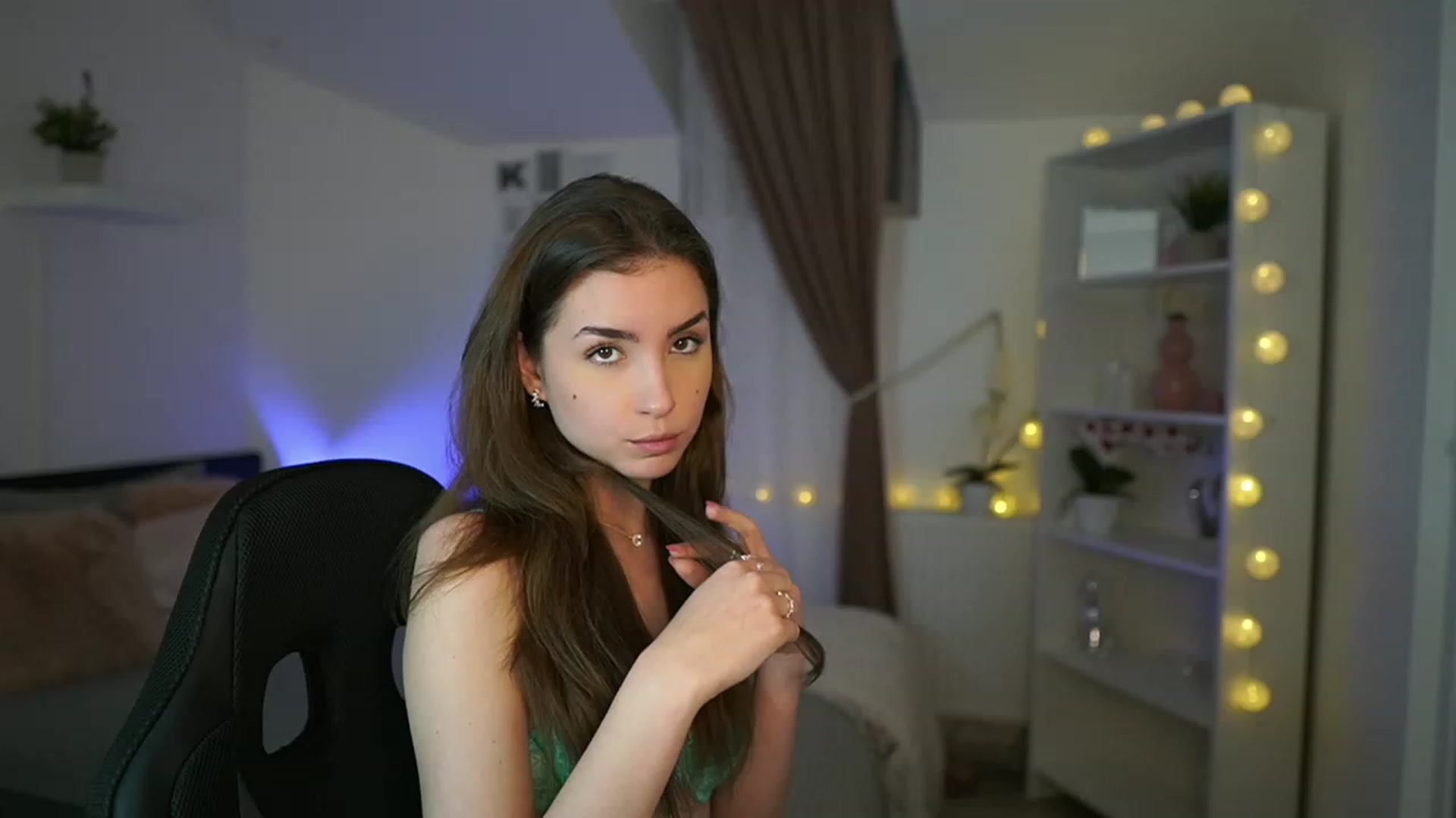 Gallery image thumbnail from Shy_jane's myfreecams stream on, 01/26/2023, 15:19 image 10 of 20